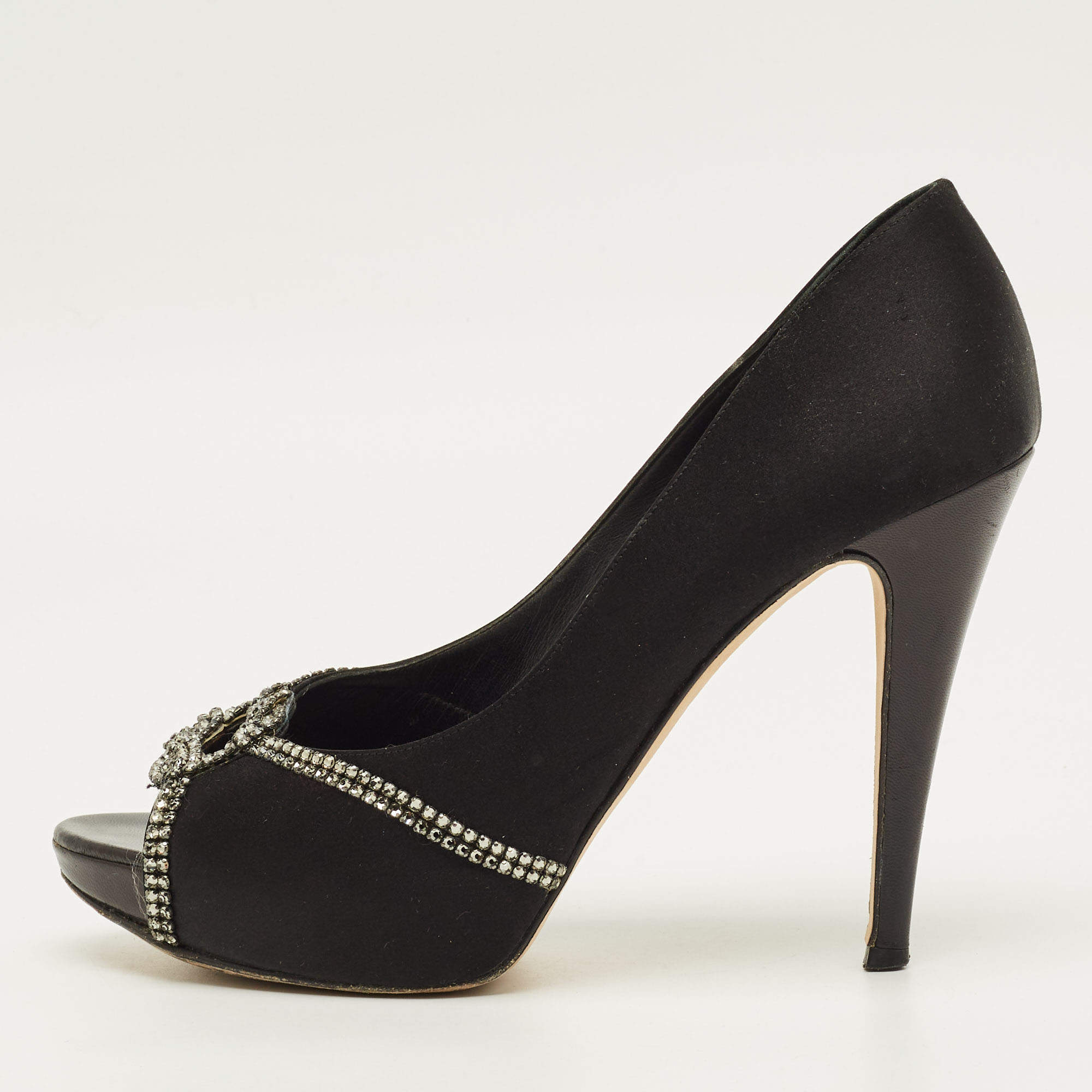 مملوكة مسبقًا Gina Size 40.5 Black Satin Crystal Embellished Pumps