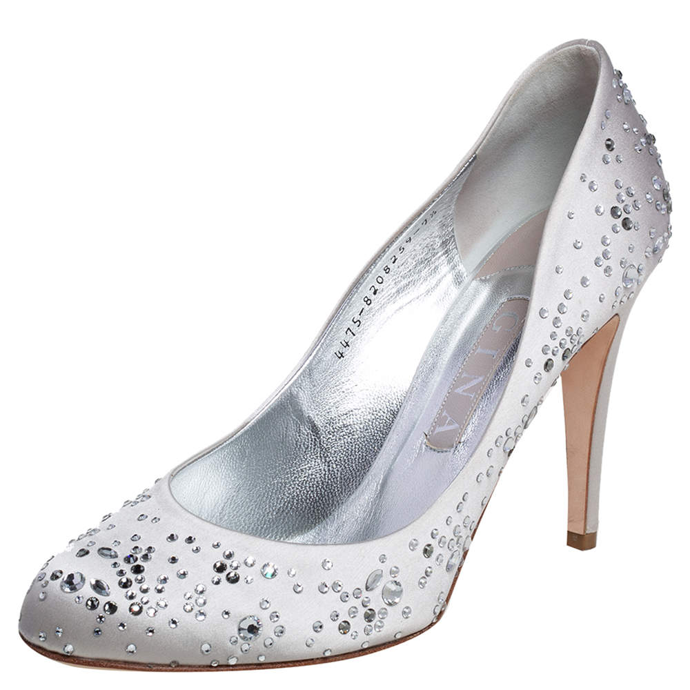 مملوكة مسبقًا Gina Silver Satin Audrey Crystal Embellished Pumps Size 40.5