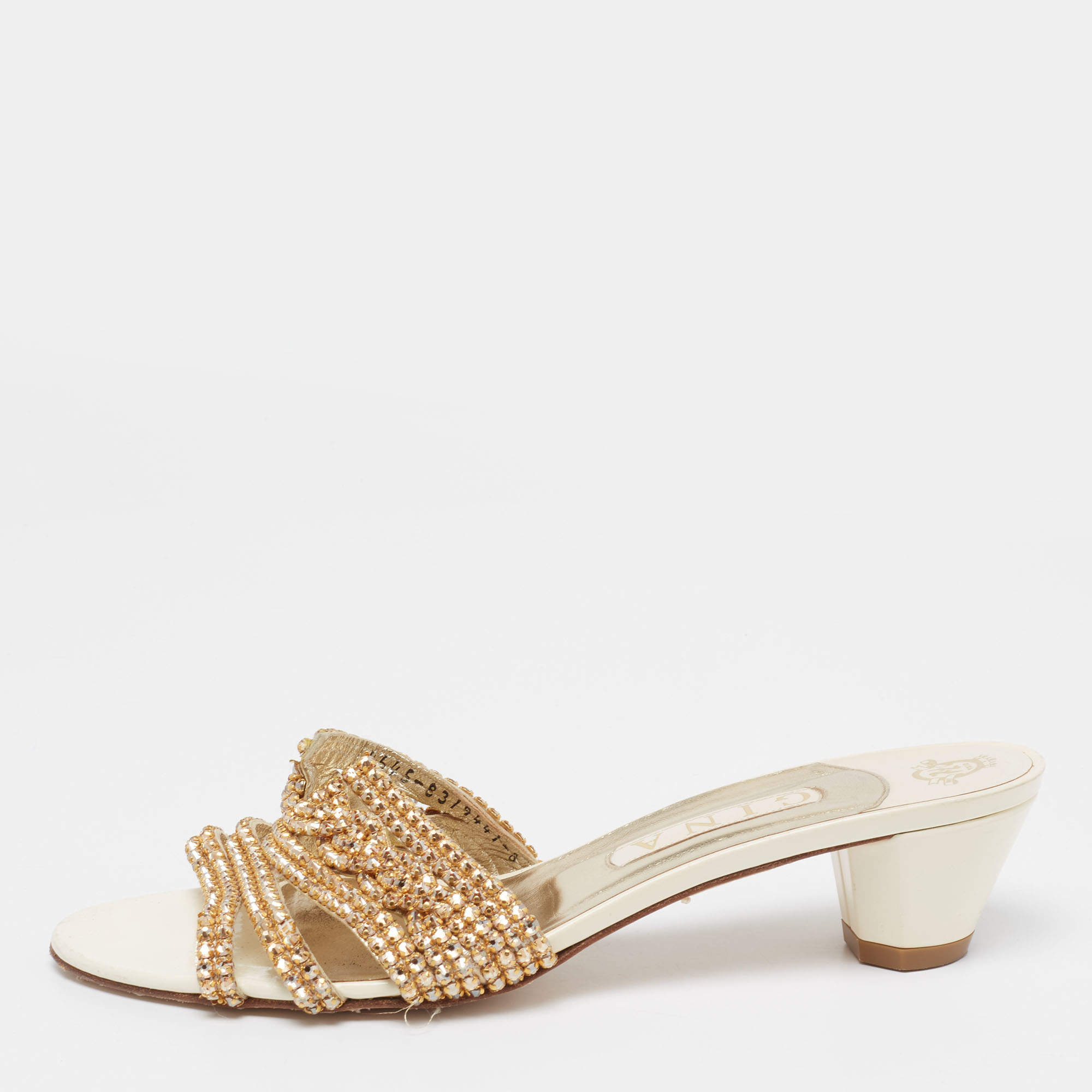 Pre Owned صندل سلايد جينا لورين جلد ذهبي / كريمي مرصع كريستال مقاس 41