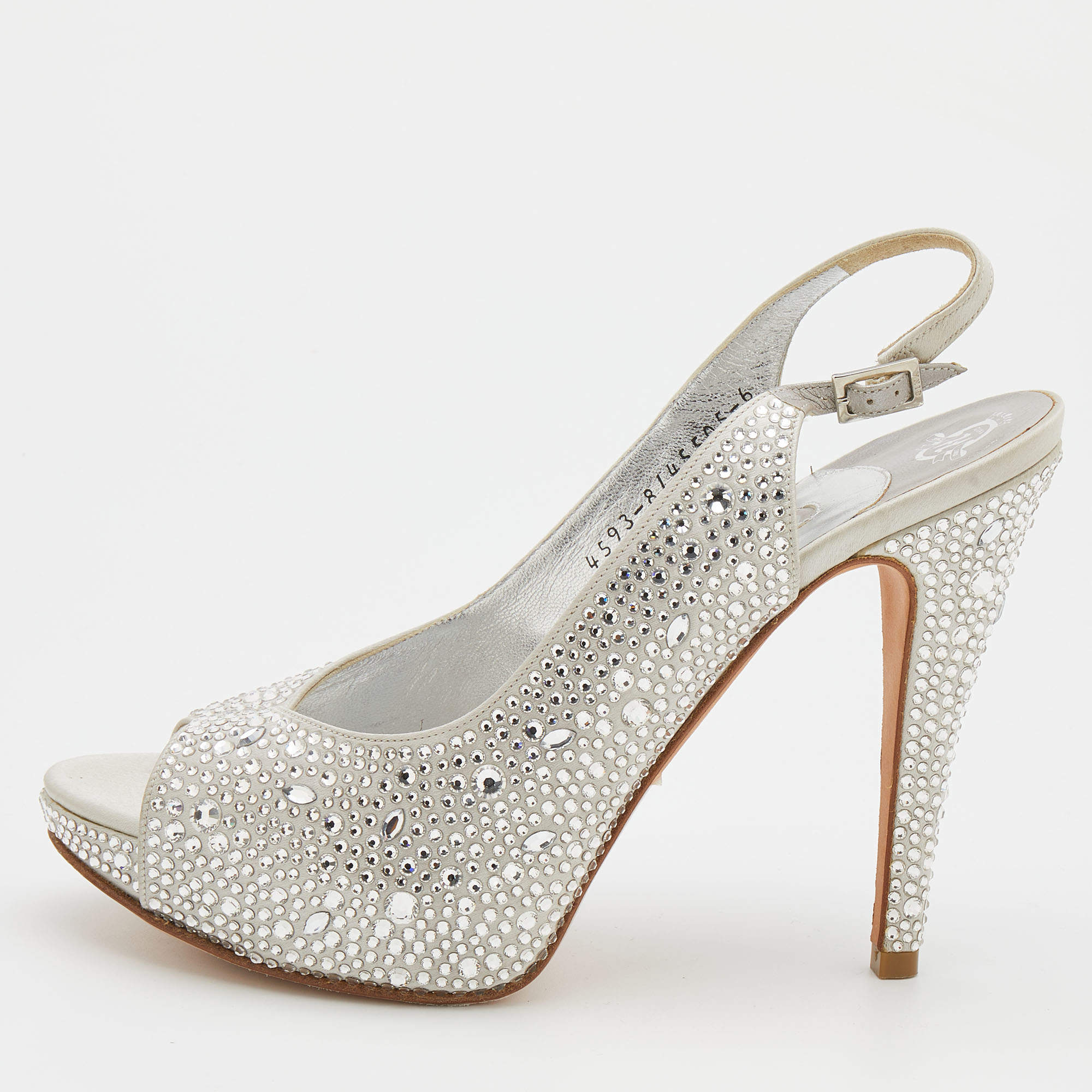 مملوكة مسبقًا Gina Light Grey Satin Crystal Embellishment Slingback Sandals Size 39