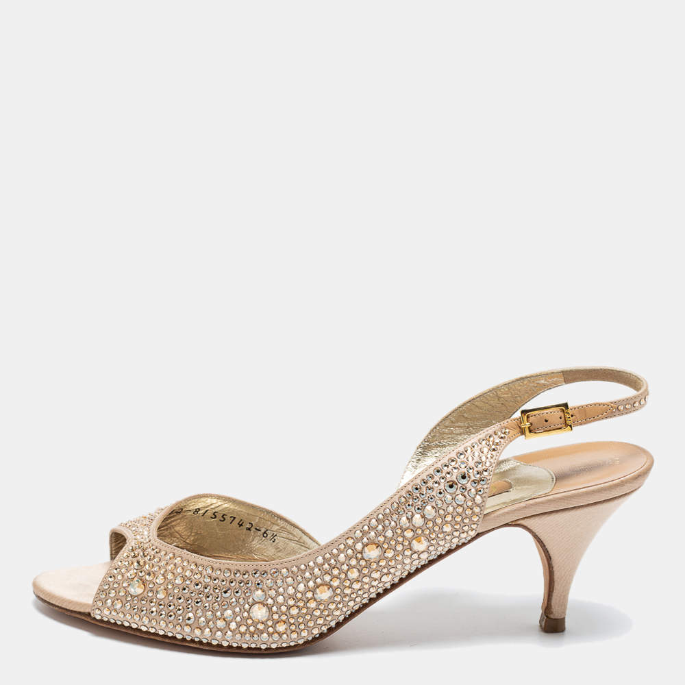 Pre Owned صندل جينا ساتان ذهبي مرصع كريستال فتحة كعب مقاس 39.5