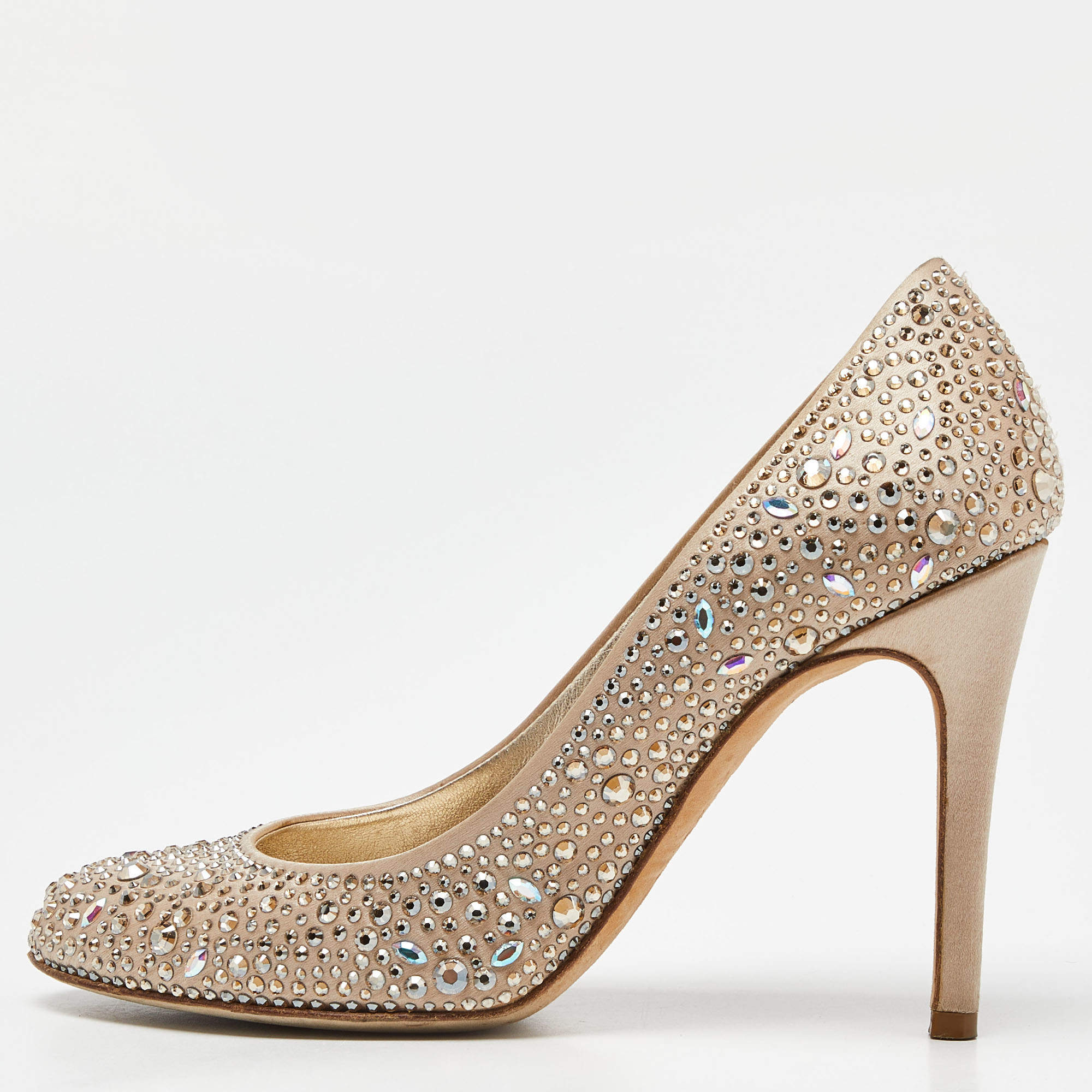 مملوكة مسبقًا Gina Gold Satin Crystals Embellished Pumps Size 38.5