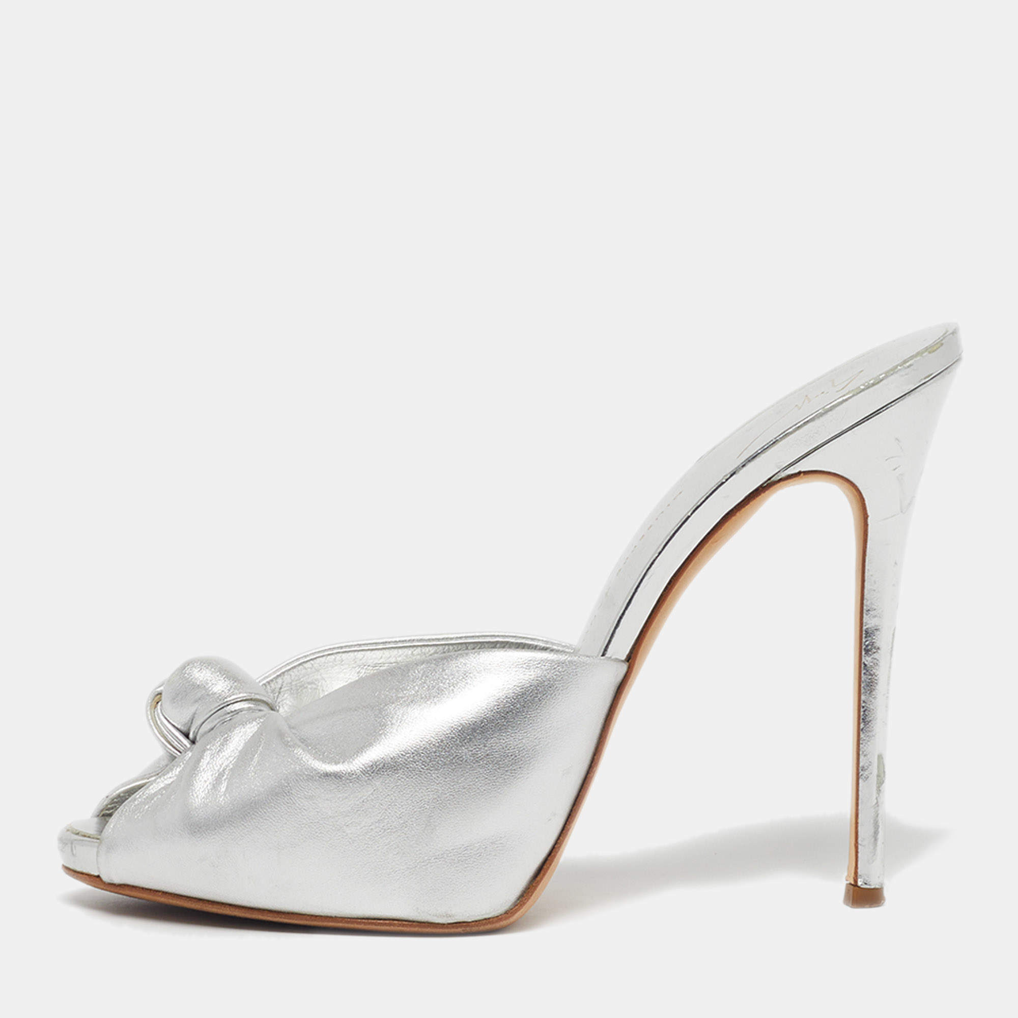 Pre Owned خُفّ جوسييبي زانوتي مُعقود جلد فضي مقاس 39.5