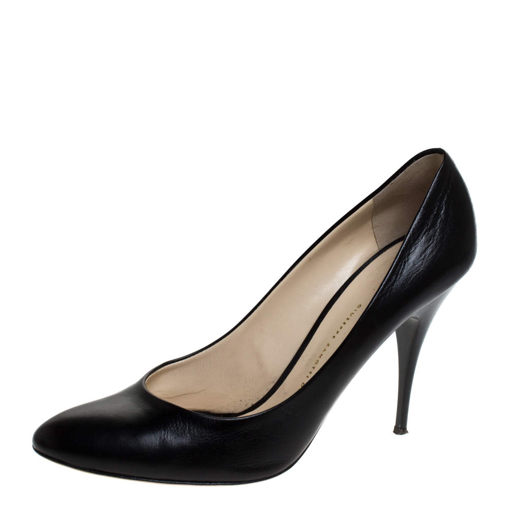 مملوكة مسبقًا Giuseppe Zanotti Black Leather Round Toe Pumps Size 41