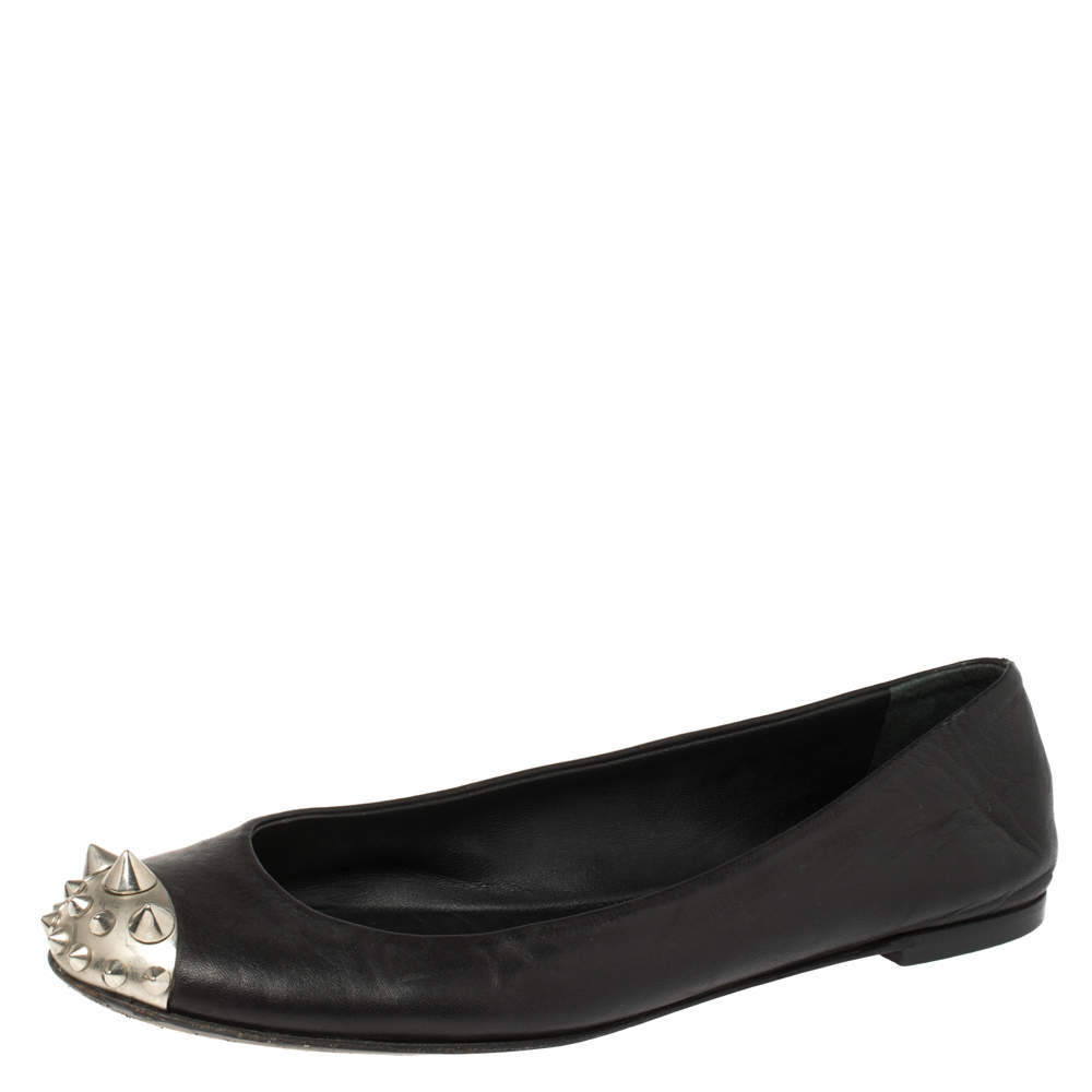حذاء باليرينا فلات جوسيبي زانوتي "ماليكا" مقدمة ذهبية مرصعة بسبايك و جلد أسود مقاس 38.5