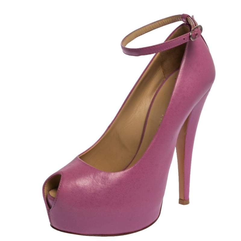 Pre Owned حذاء كعب عالي جوسيبي زانوتي مونرو  جلد بنفسجي فاتح بنعل سميك ومقدمة مفتوحة وحزام كاحل مقاس 36