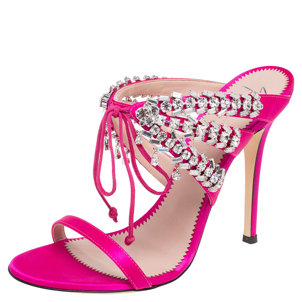 مملوكة مسبقًا Giuseppe Zanotti Pink Satin Crystal Embellished Slide Sandals Size 39