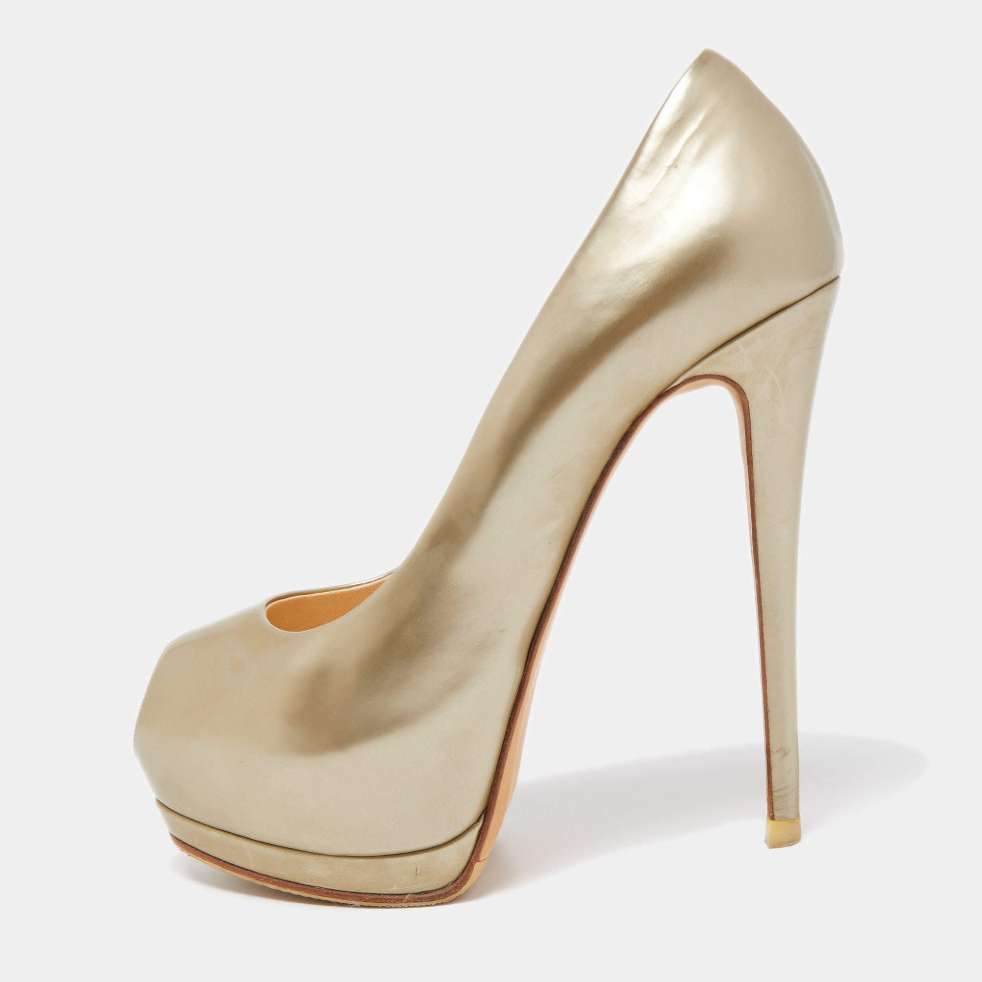 مملوكة مسبقًا Giuseppe Zanotti Gold Leather Sharon Platform Peep Toe Pumps Size 38.5