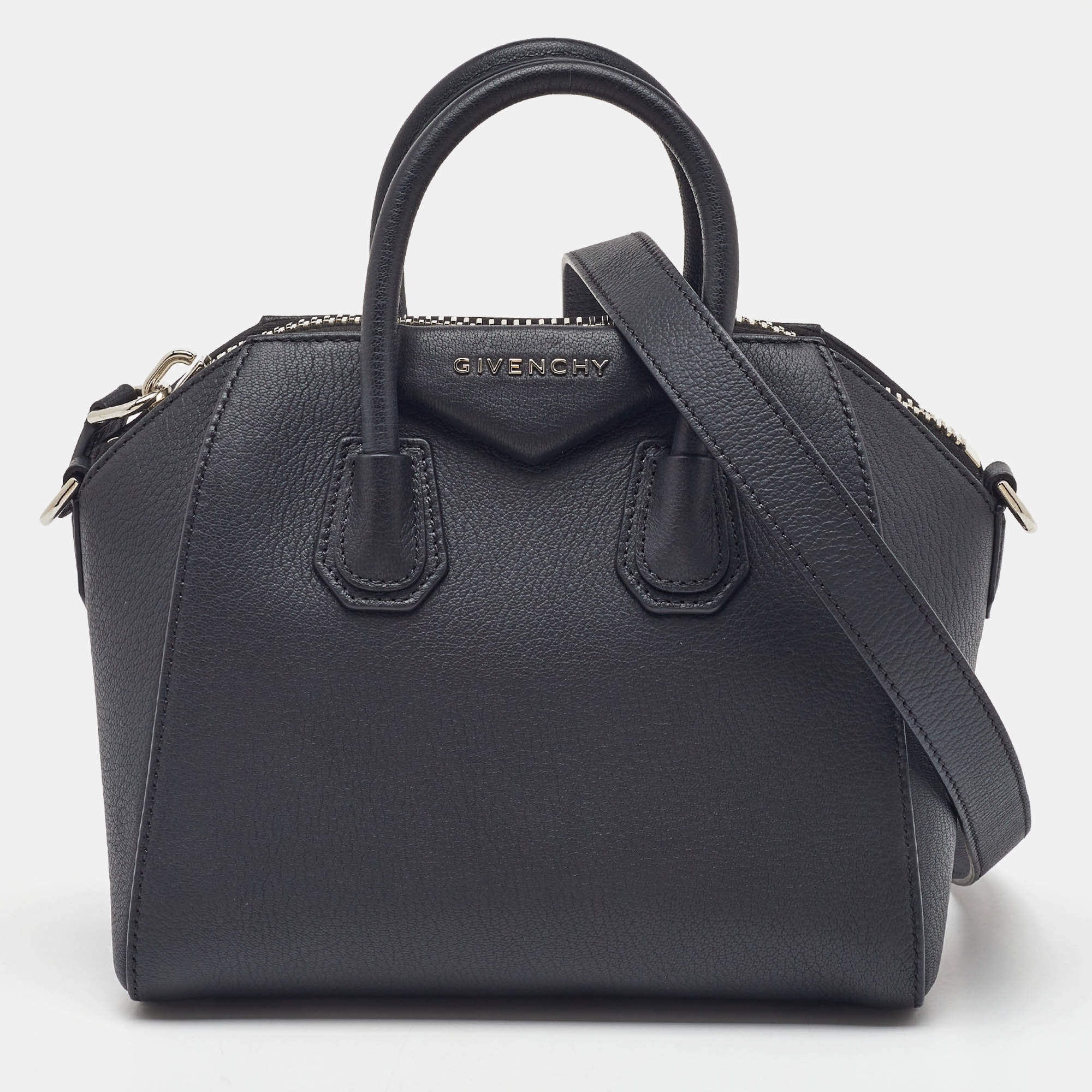 مملوكة مسبقًا Givenchy Black Leather Mini Antigona Satchel
