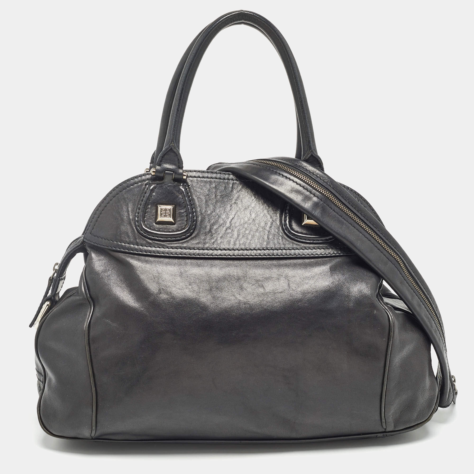 مملوكة مسبقًا Givenchy Black Leather Zip Dome Satchel