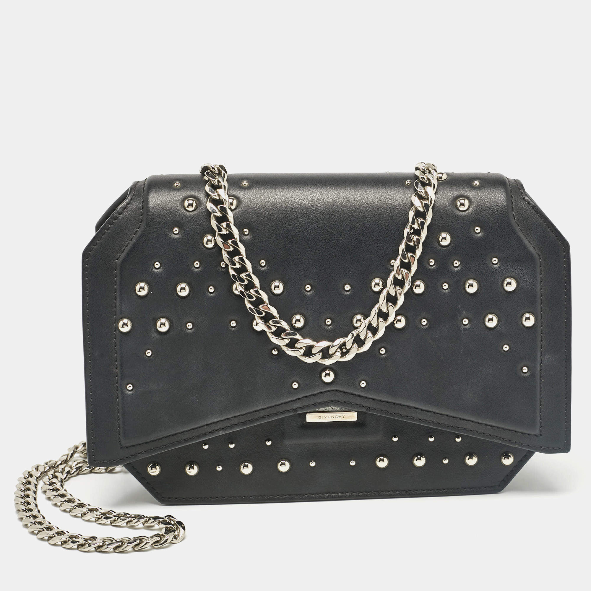 مملوكة مسبقًا Givenchy Black Leather Studded Bow Cut Crossbody Bag