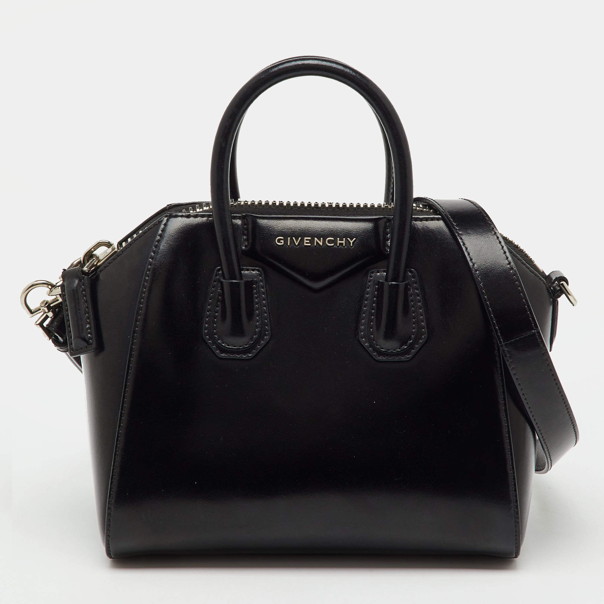 Pre Owned حقيبة كتف جيفنشي أنتجونا جلد سوداء صغيرة