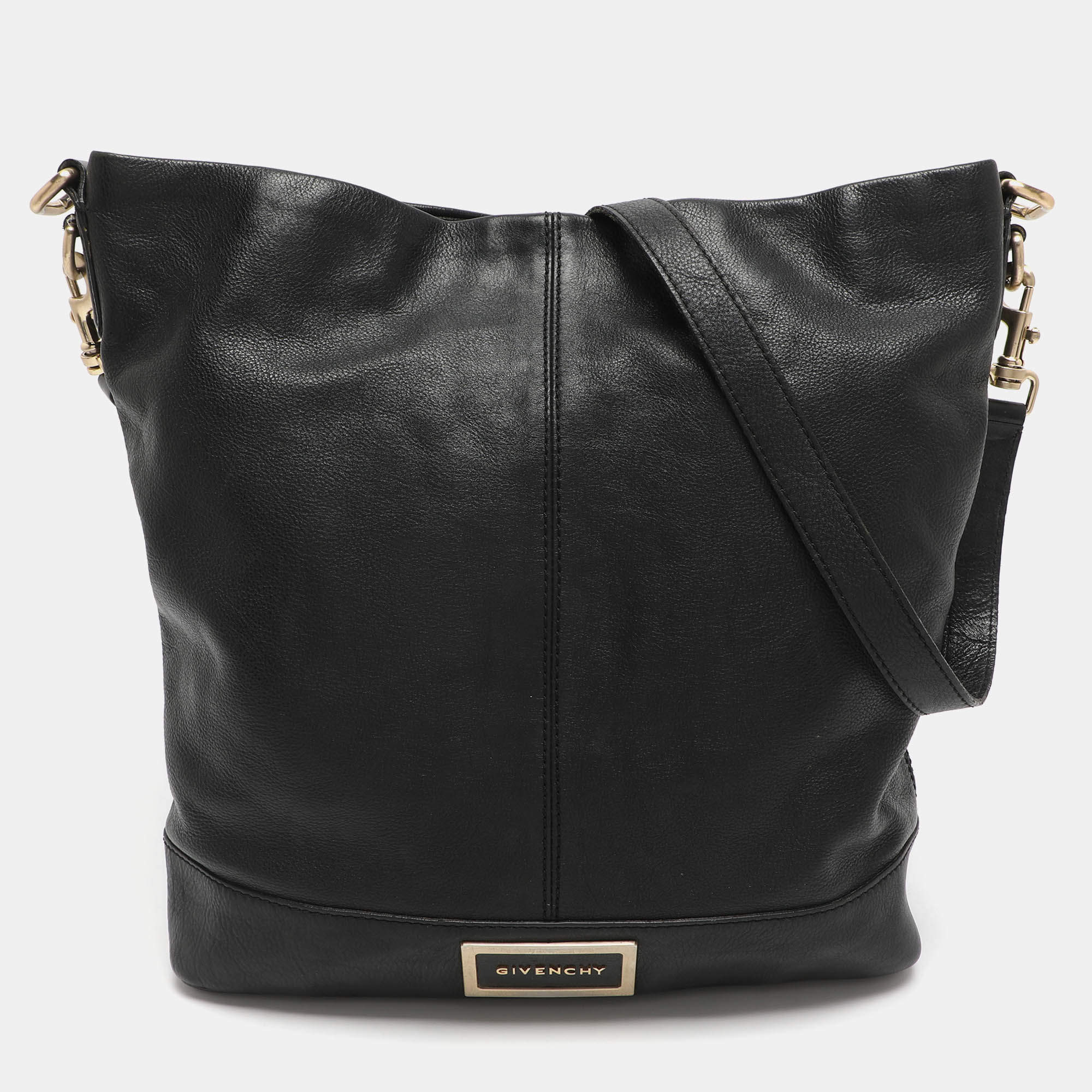 مملوكة مسبقًا Givenchy Black Leather Hobo