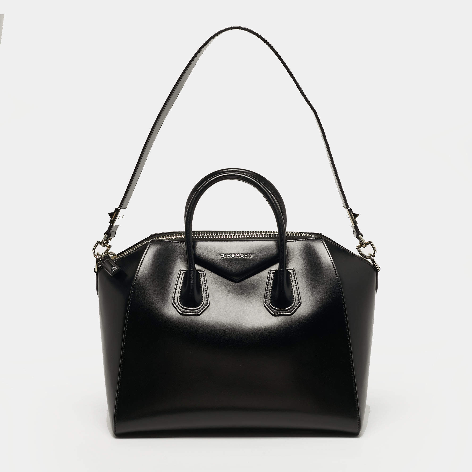 مملوكة مسبقًا حقيبة ساتشيل جيفنشي انتيغونا جلد أسود وسط