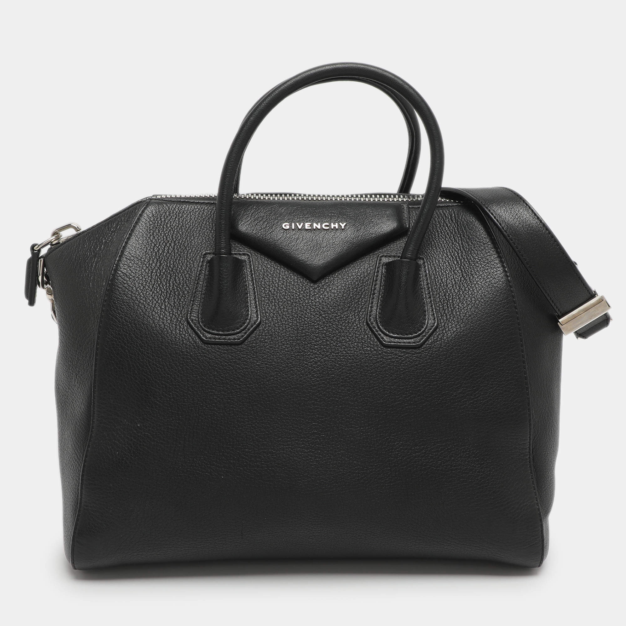 مملوكة مسبقًا Givenchy Antigona Medium Black Leather Satchel