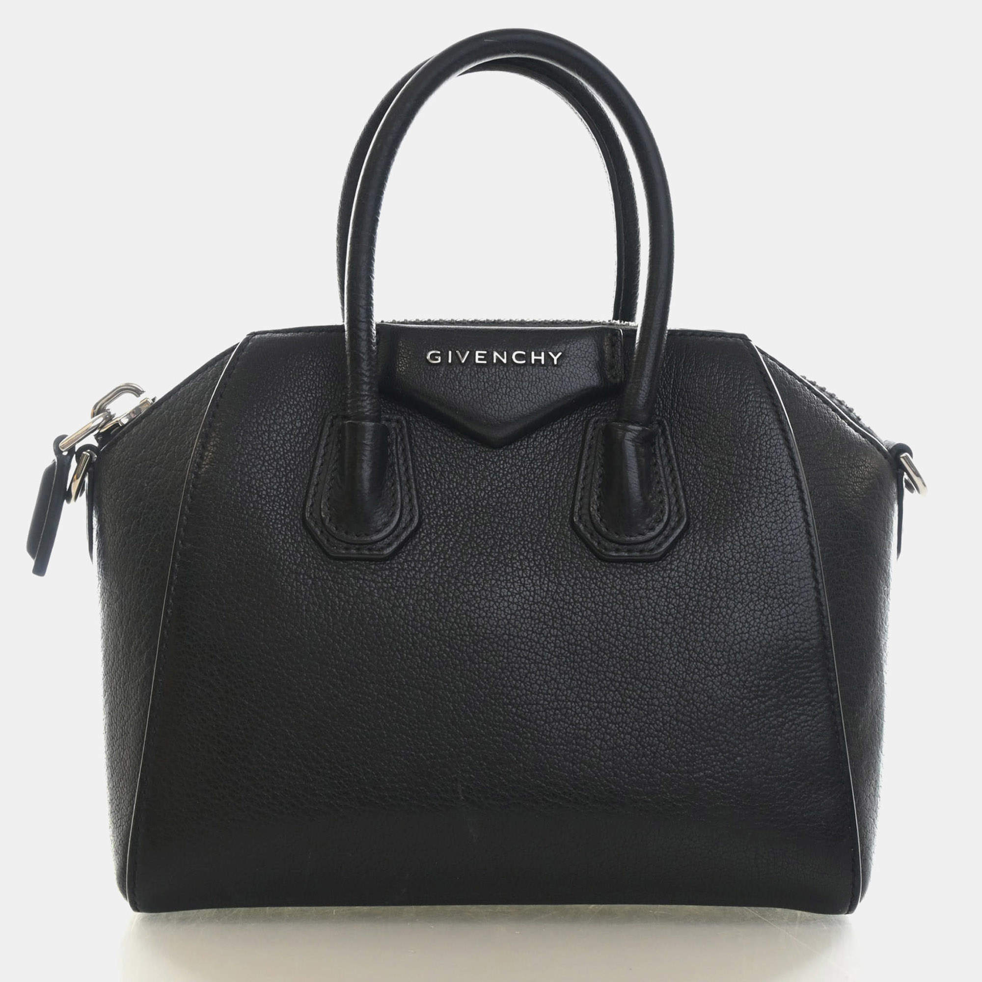 مملوكة مسبقًا Givenchy Antigona Mini Black Sugar Goatskin Leather Top Handle Bag