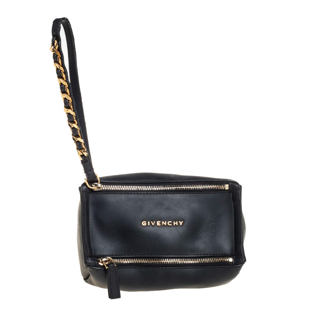 مملوكة مسبقًا Givenchy Black Rubber Pandora Wristlet Clutch