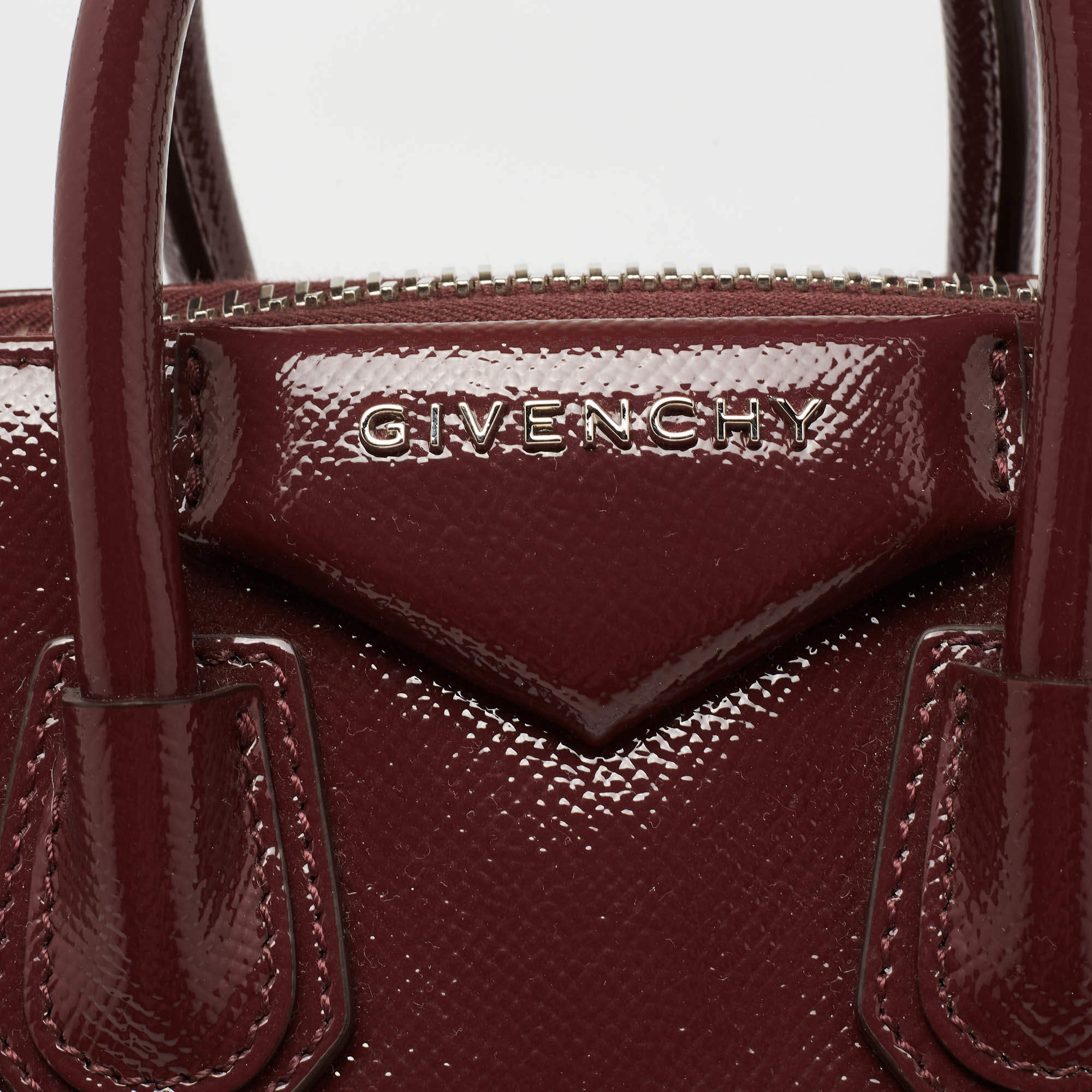 Givenchy Glazed Leather Antigona Small Satchel (SHF-Tf0lMp) – LuxeDH