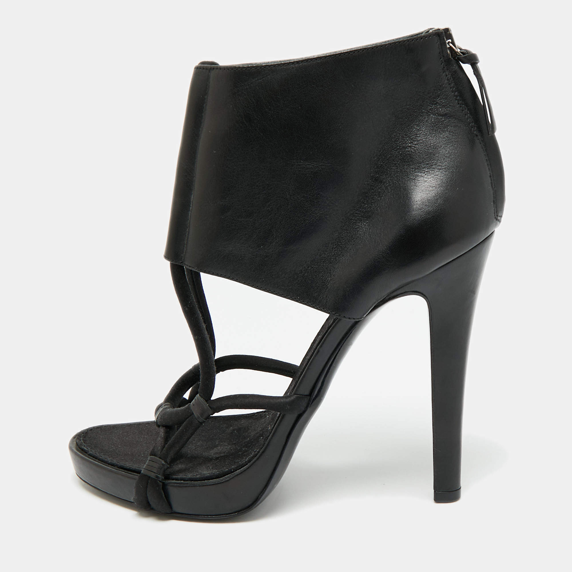 مملوكة مسبقًا Givenchy Size 38.5 Black Leather Ankle Strap Sandals
