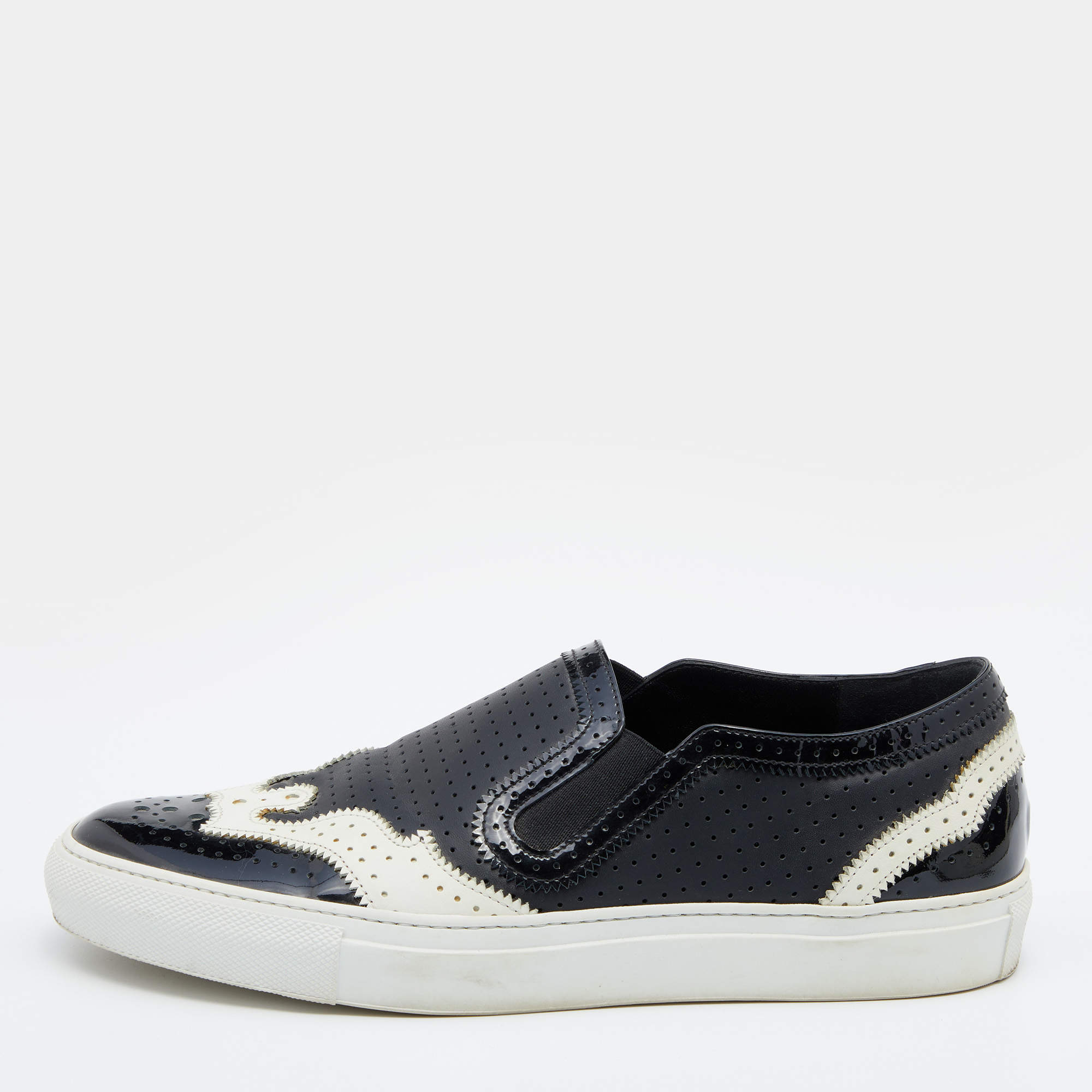 Pre Owned حذاء رياضي جيفنشي جلد وجلد لامع مخرم أبيض/أسود سليب أون مقاس 39