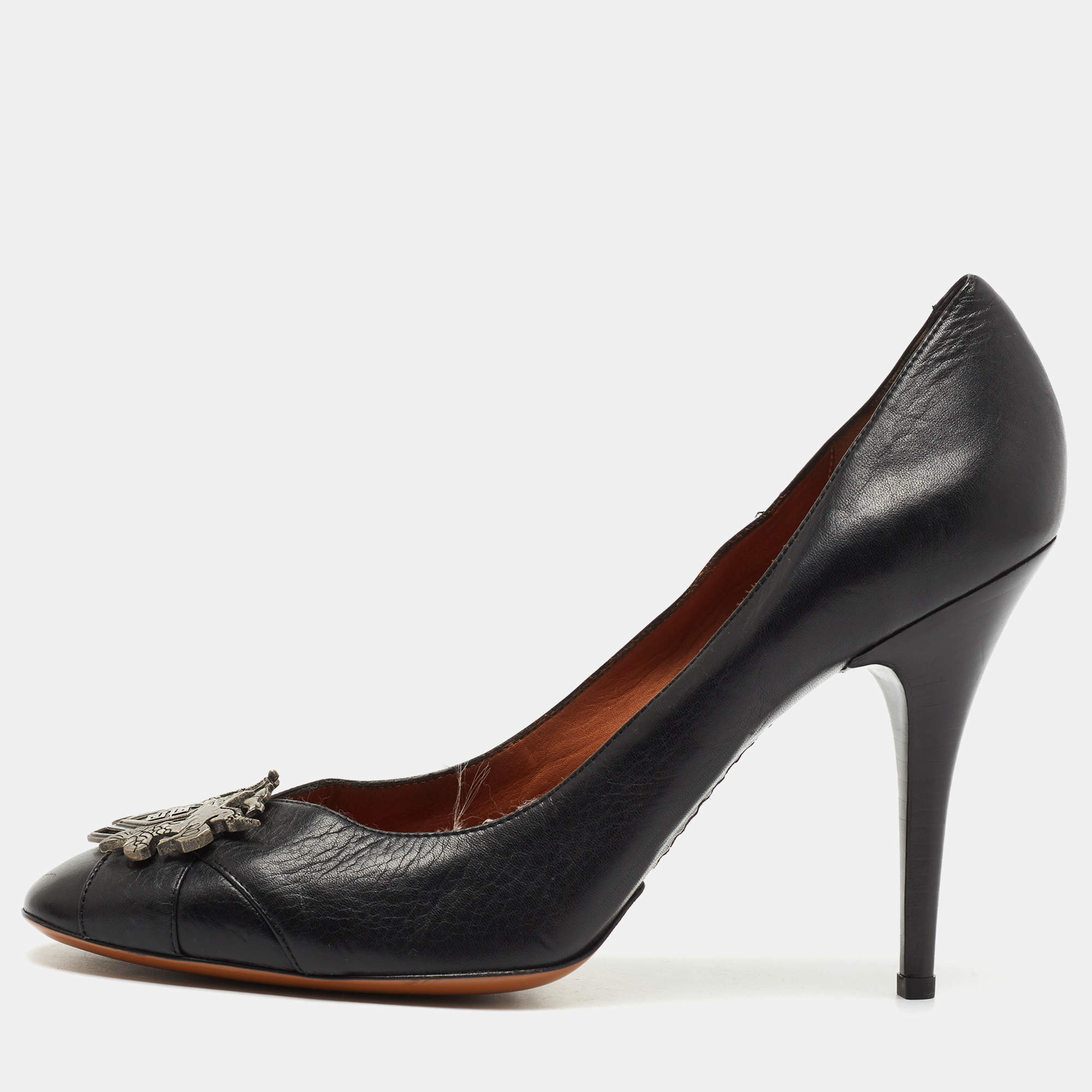 مملوكة مسبقًا Givenchy Black Leather Metal Logo Pumps Size 40