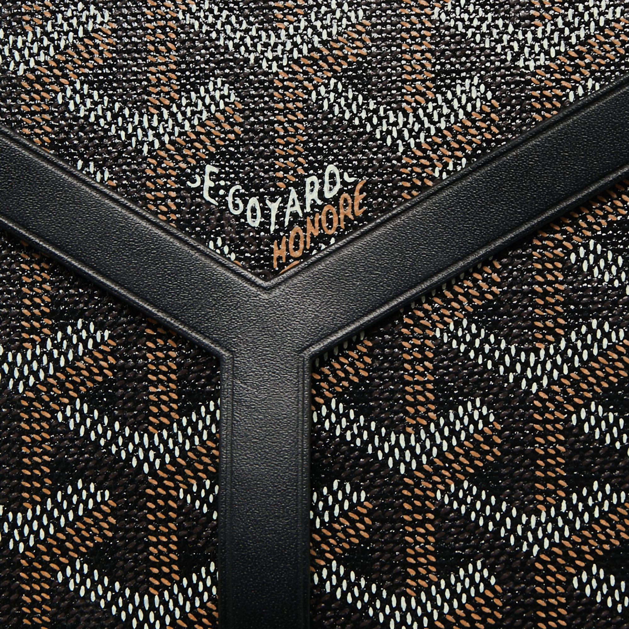 Maison Goyard - *Capture the essence of Goyard with the Palace Trunk bag  Timeless yet contemporary, the Palace trunk bag proves a style chameleon  that will follow you everywhere. Perfectly gender-neutral, it