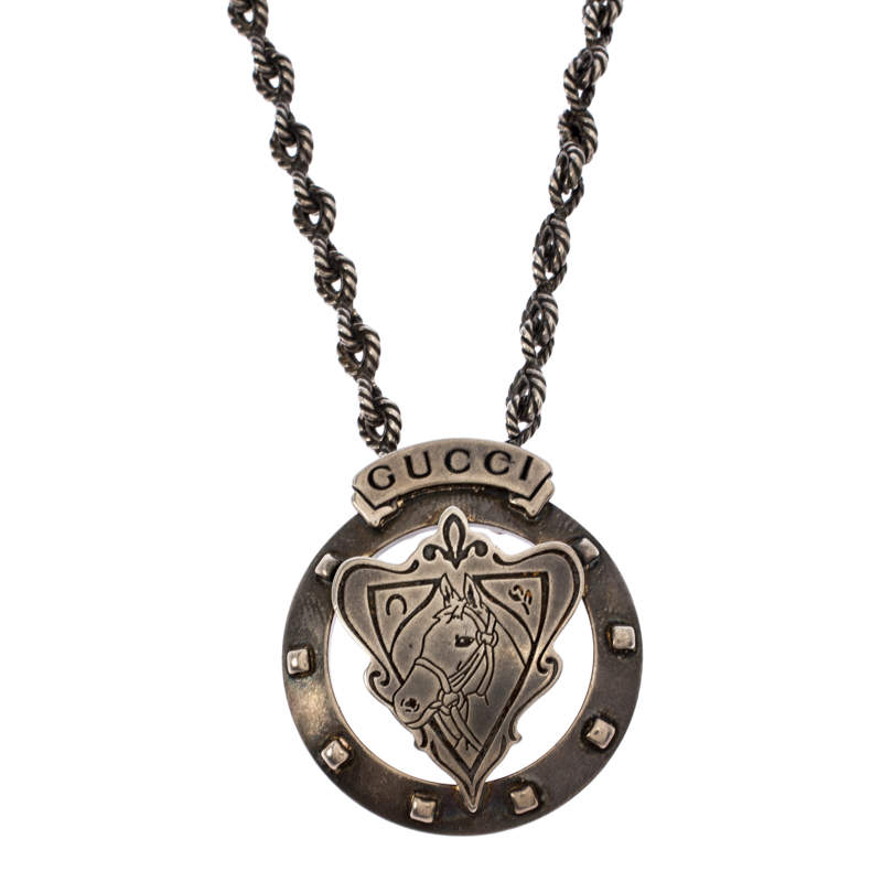 Pre Owned Gucci Horse Ascot Crest Motif Silver Pendant Necklace