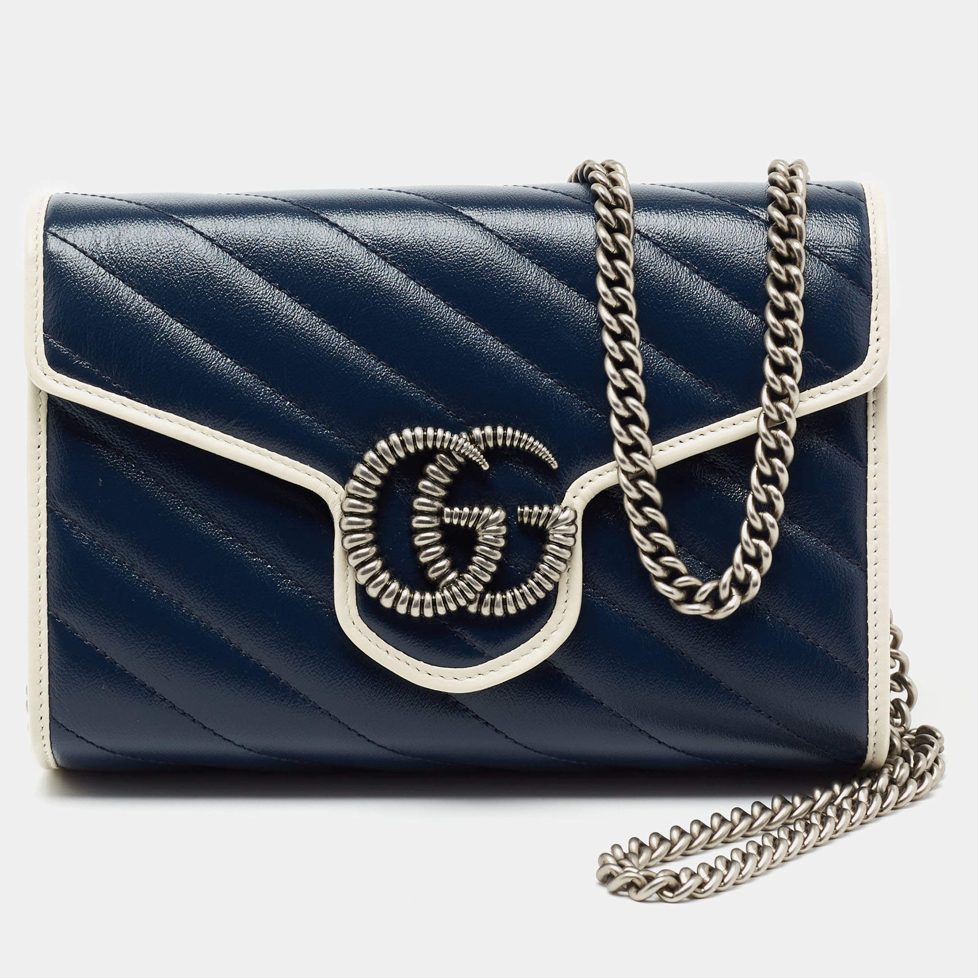 مملوكة مسبقًا Gucci Navy Blue/White Diagonal Quilt Leather GG Marmont Torchon Wallet on Chain