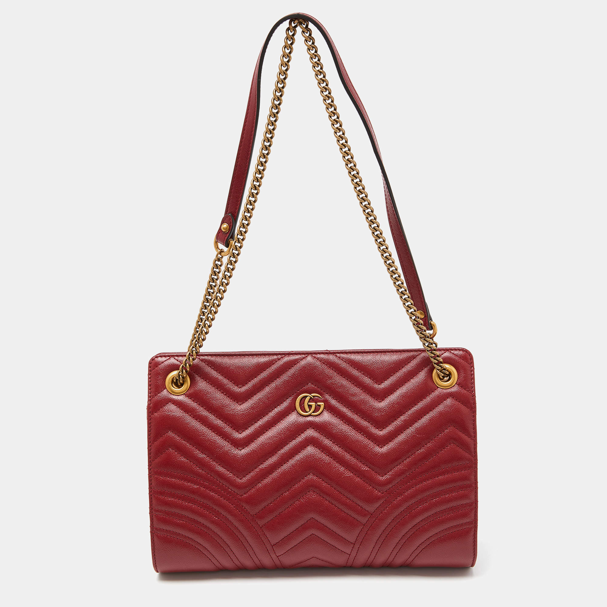 Pre Owned Gucci Red Matelassé Leather Medium GG Marmont Chain Bag