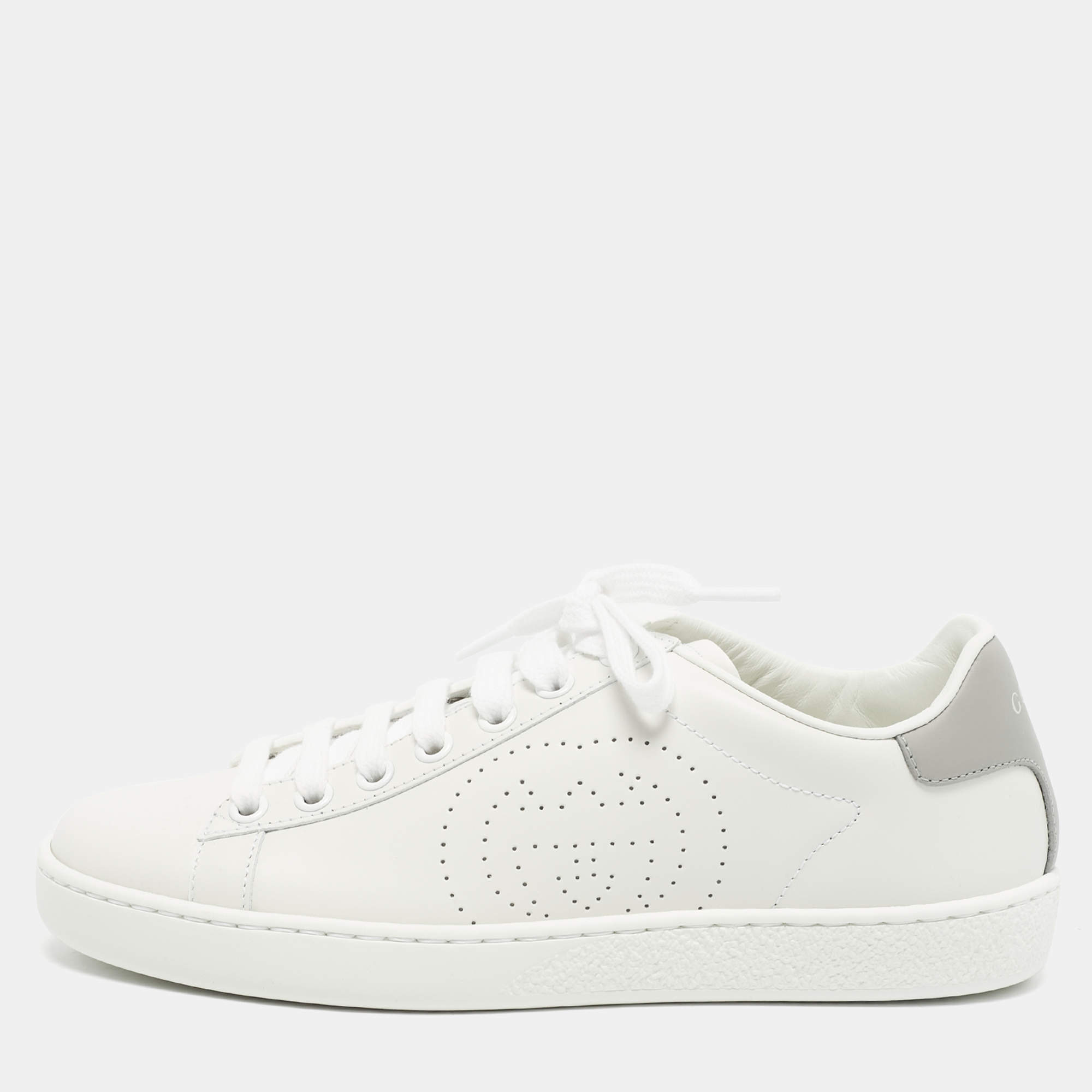 مملوكة مسبقًا Gucci White Perforated Interlocking G Leather Ace Sneakers Size 35