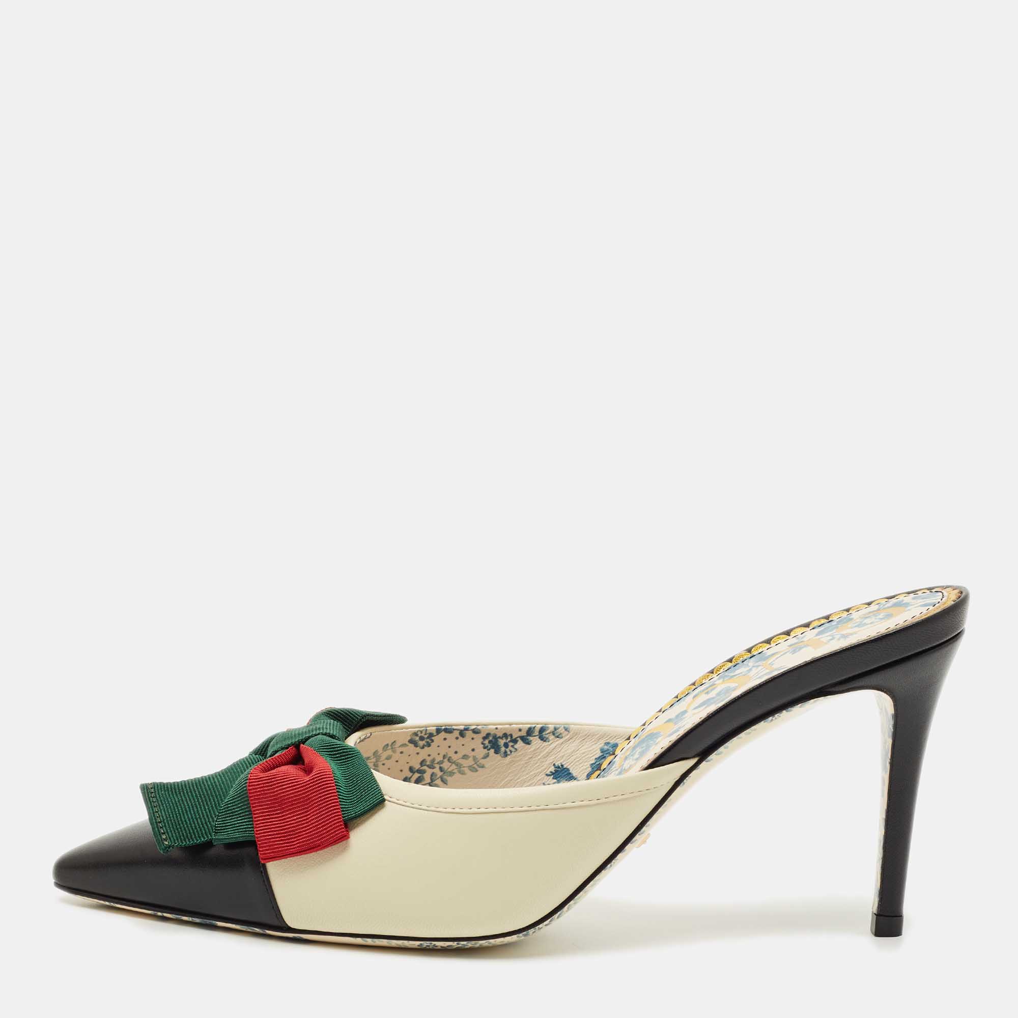 مملوكة مسبقًا حذاء سلايد غوتشي جلد أسود/كريمي مزين فيونكة ويب مقدمة مدببة مقاس 37.5