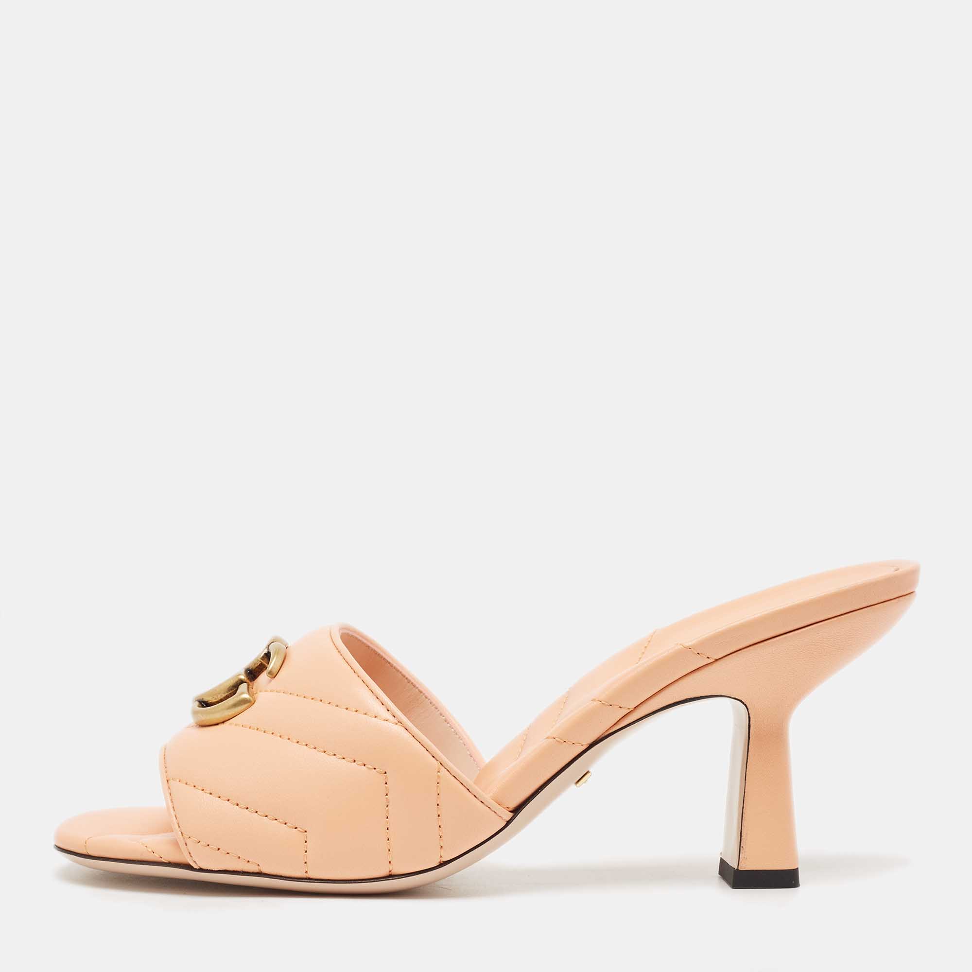 مملوكة مسبقًا Gucci Peach Pink Quilted Leather GG Marmont Open Toe Slide Sandals Size 38
