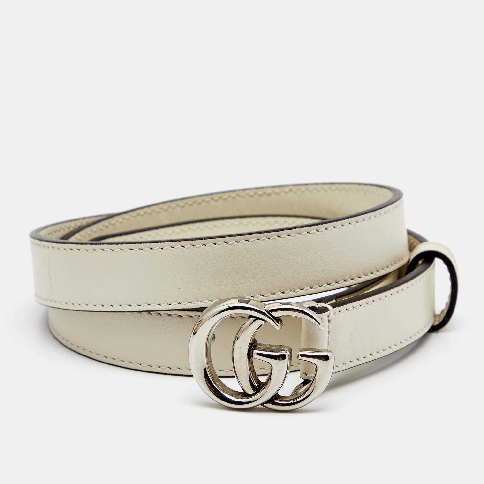 مملوكة مسبقًا حزام غوتشي جي جي مارمونت جلد أوف وايت بإبزيم رفيع 90 سم