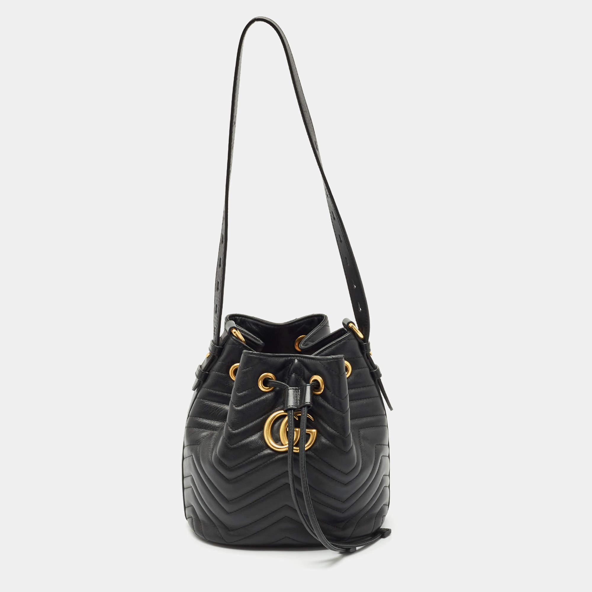Pre Owned Gucci Black Matelasse Leather GG Marmont Bucket Bag