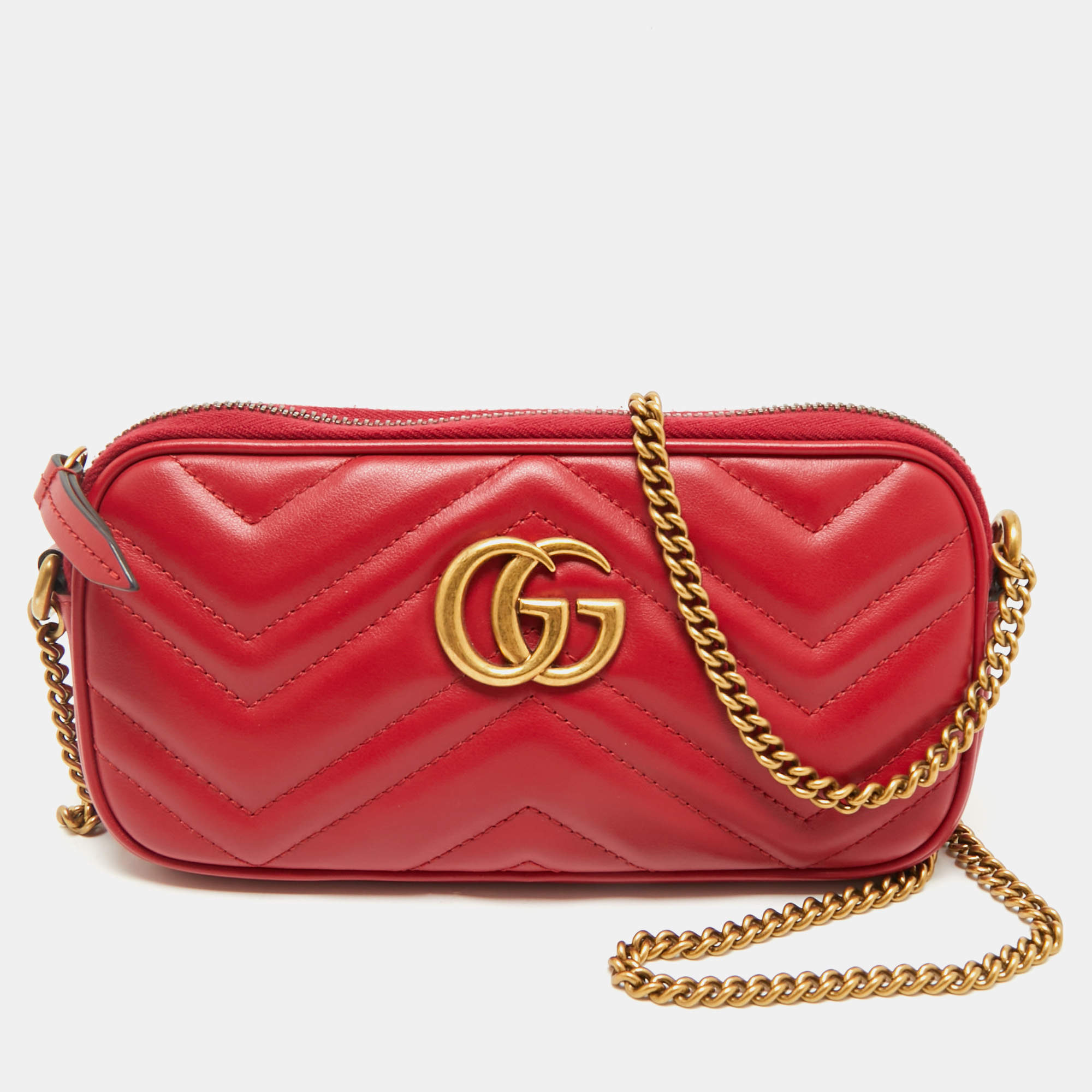 مملوكة مسبقًا Gucci Red Matelassé Leather GG Marmont Zip Around Wallet On Chain