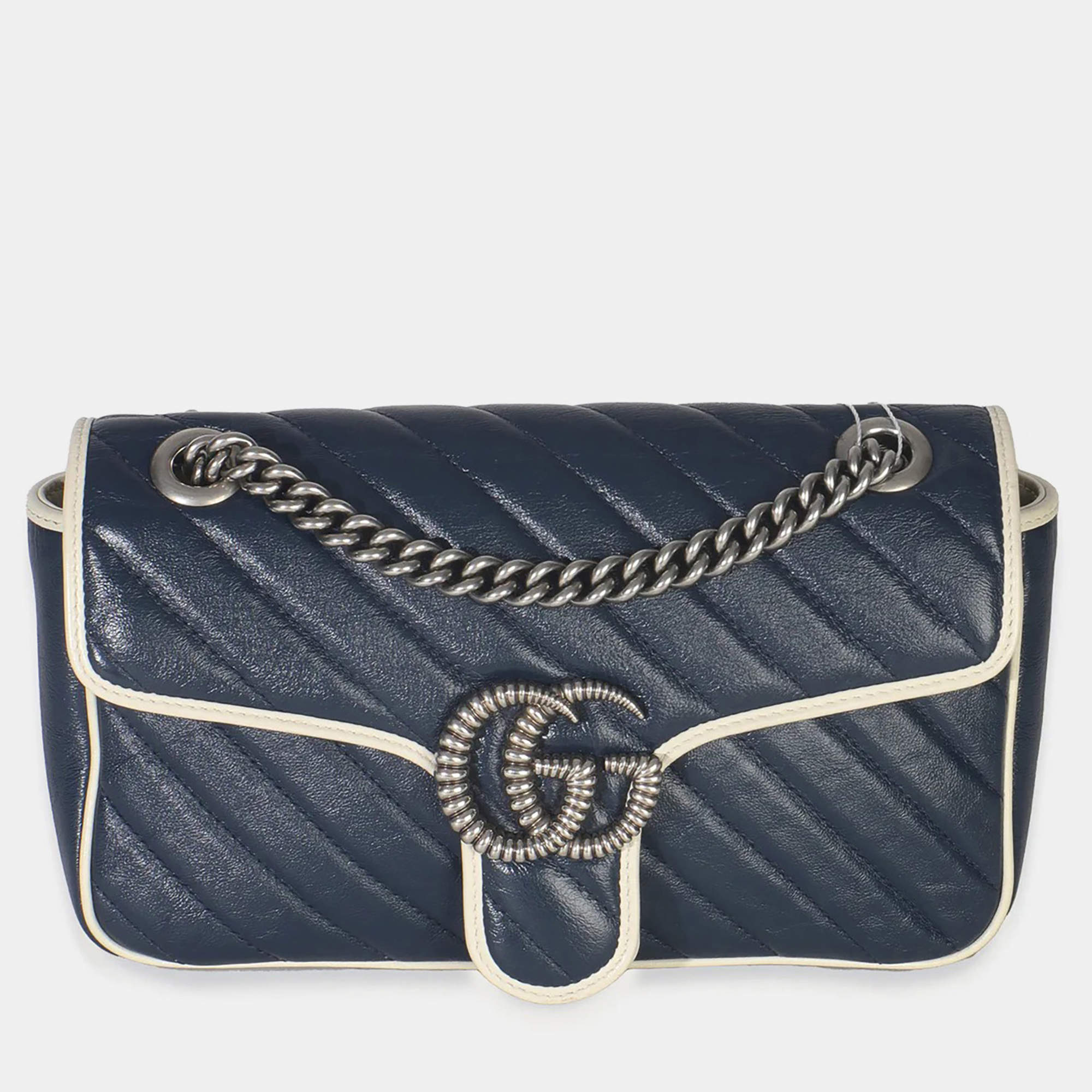 مملوكة مسبقًا Gucci Navy White Calfskin Matelasse Diagonal Torchon Medium GG Marmont Bag