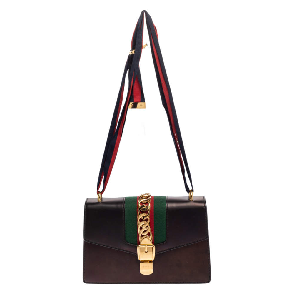 Pre Owned حقيبة كتف غوتشي سيلفي صغيرة بسلسلة ويب جلد سوداء 