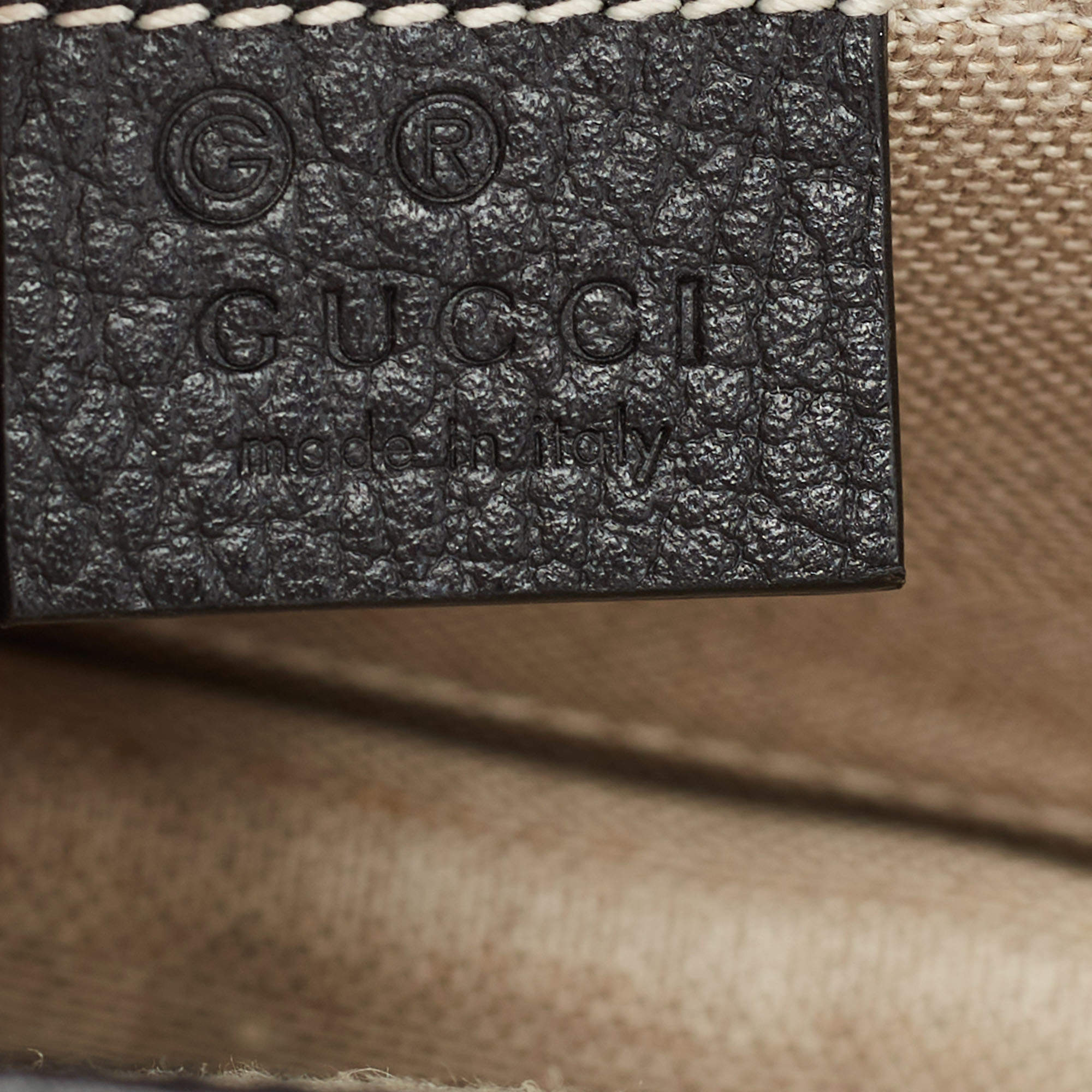 Interlocking leather crossbody bag Gucci Black in Leather - 27807730