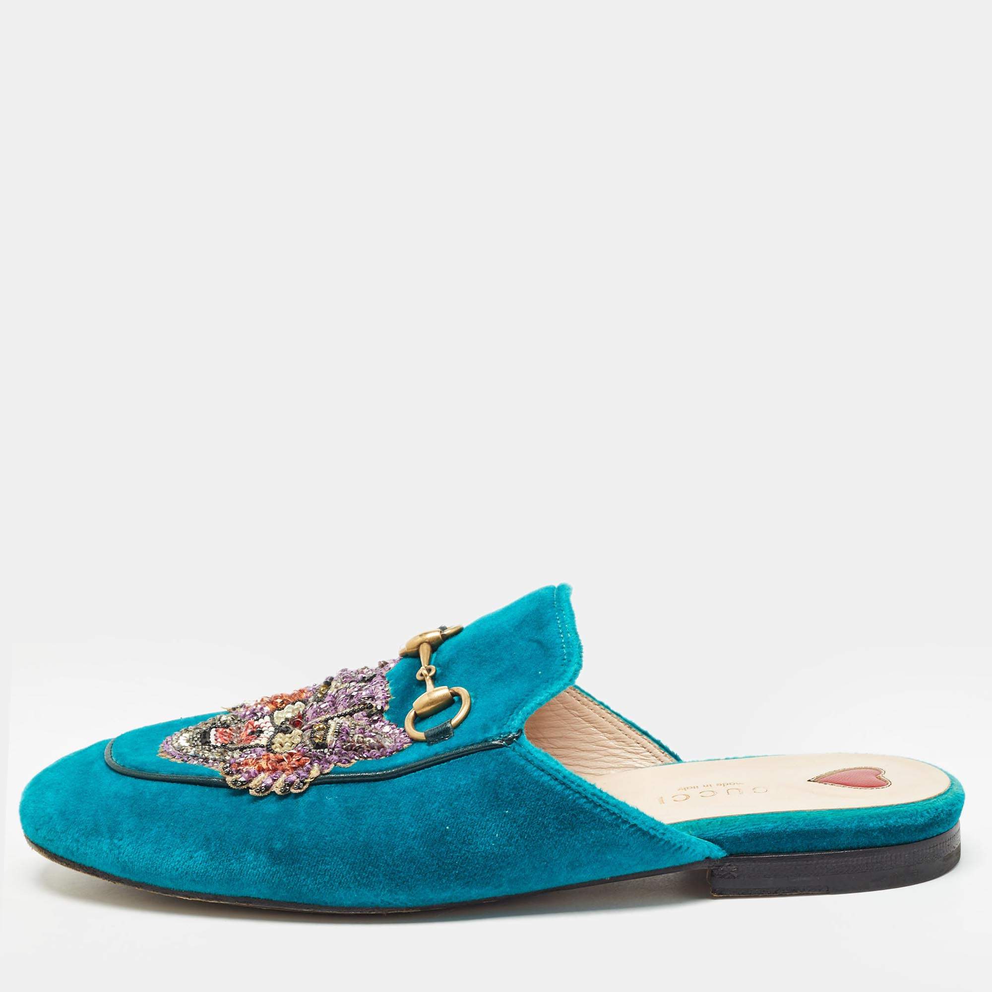 مملوكة مسبقًا Gucci Teal Velvet Tiger Embellished Princetown Flat Mules Size 37