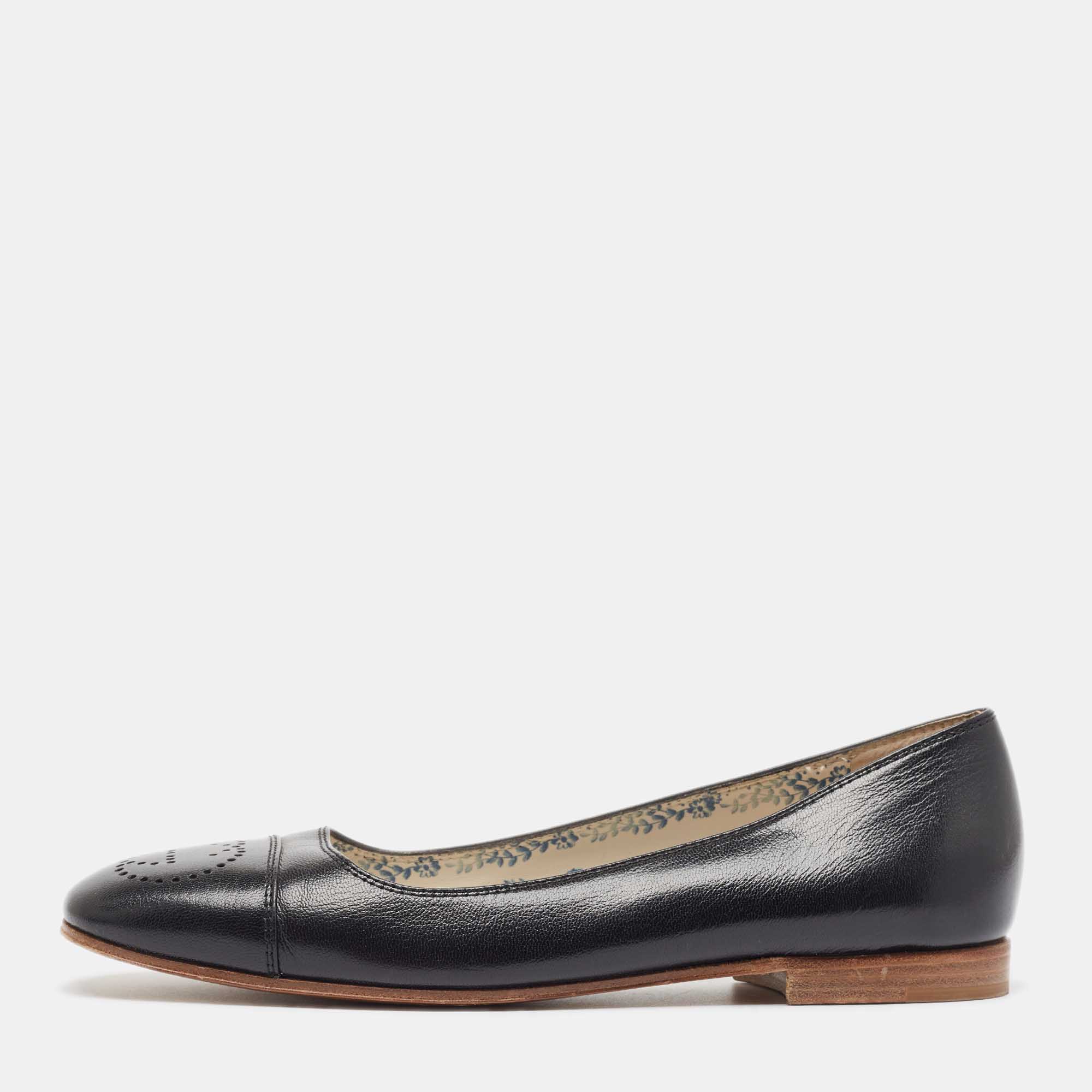مملوكة مسبقًا Gucci Black Perforated GG Leather Ballet Flats Size 38