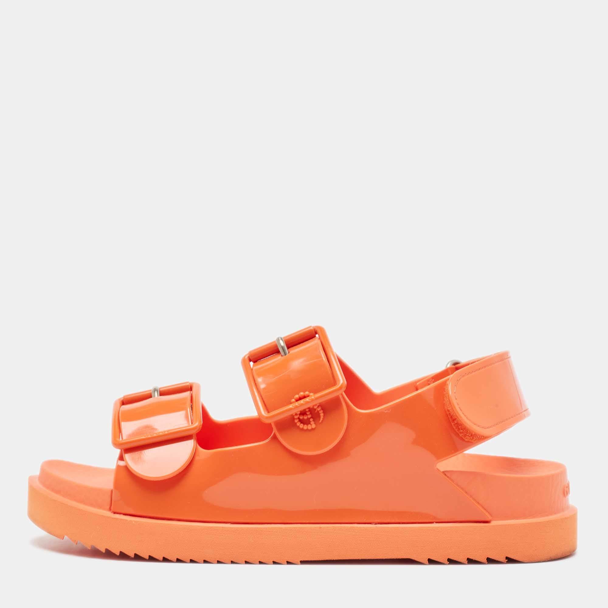 مملوكة مسبقًا Gucci Orange Rubber Isla Flat Sandals Size 35