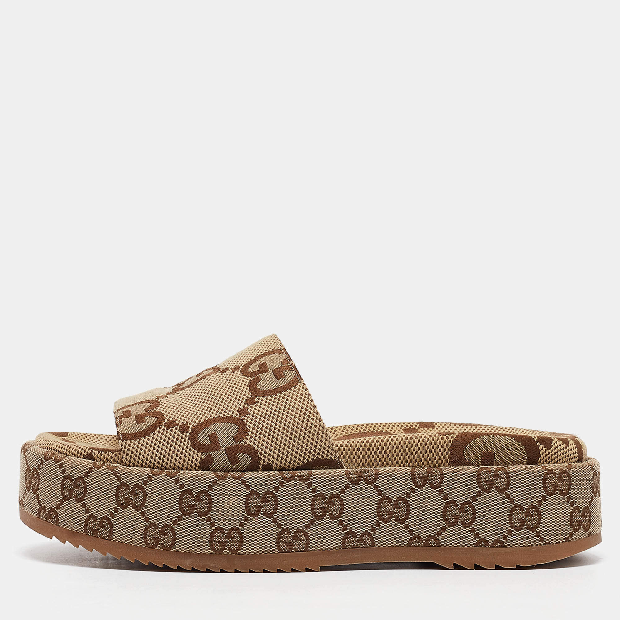 مملوكة مسبقًا Gucci Beige Jumbo GG Canvas Platform Slides Size 38
