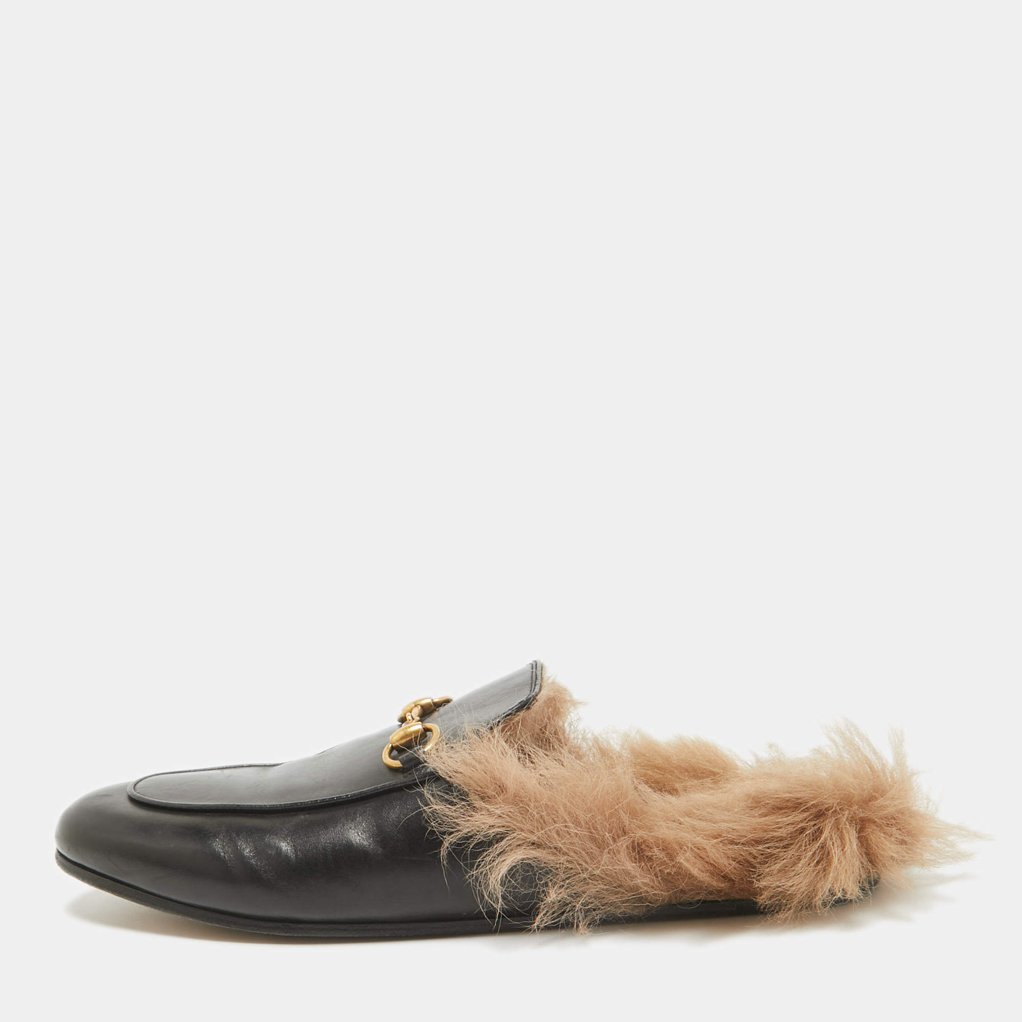 مملوكة مسبقًا Gucci Black Fur and Leather Princetown Mules Size 38