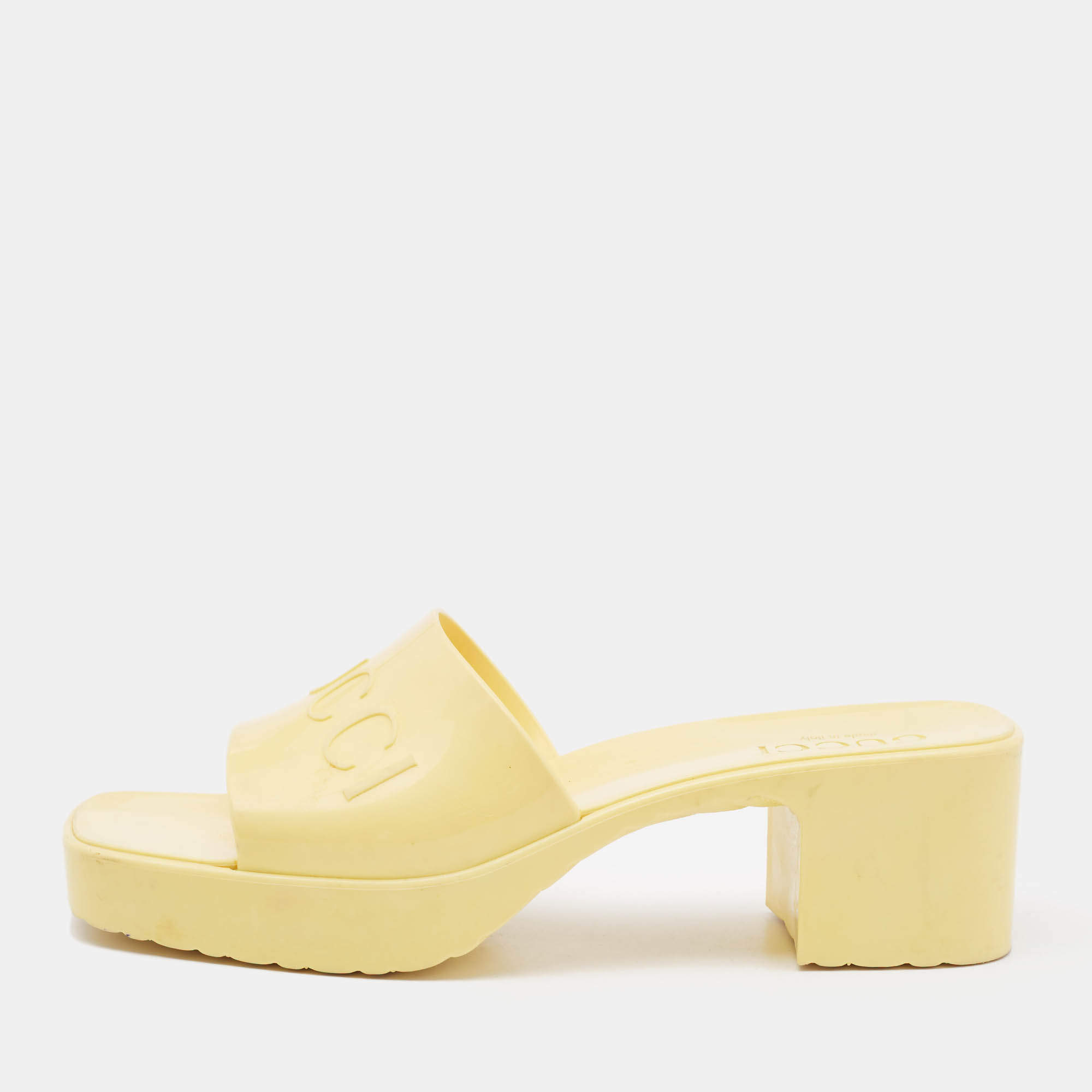 مملوكة مسبقًا Gucci Yellow Rubber Logo Embossed Slide Sandals Size 38