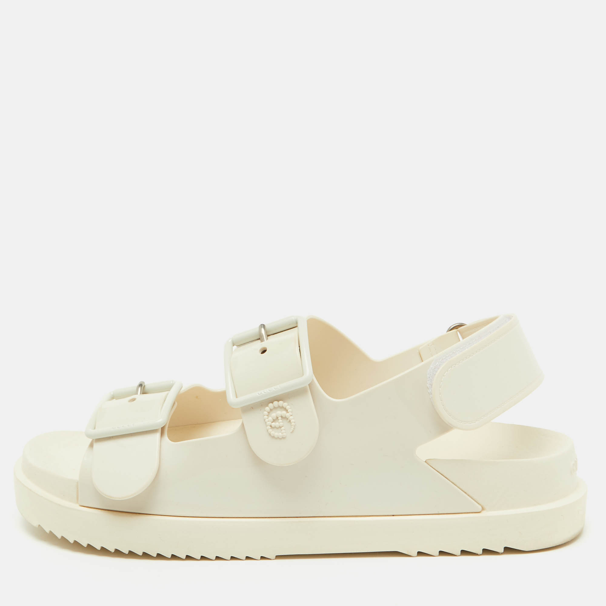 مملوكة مسبقًا Gucci Off White Rubber Mini Double G Logo Dusty Ankle Strap Flat Sandals Size 38