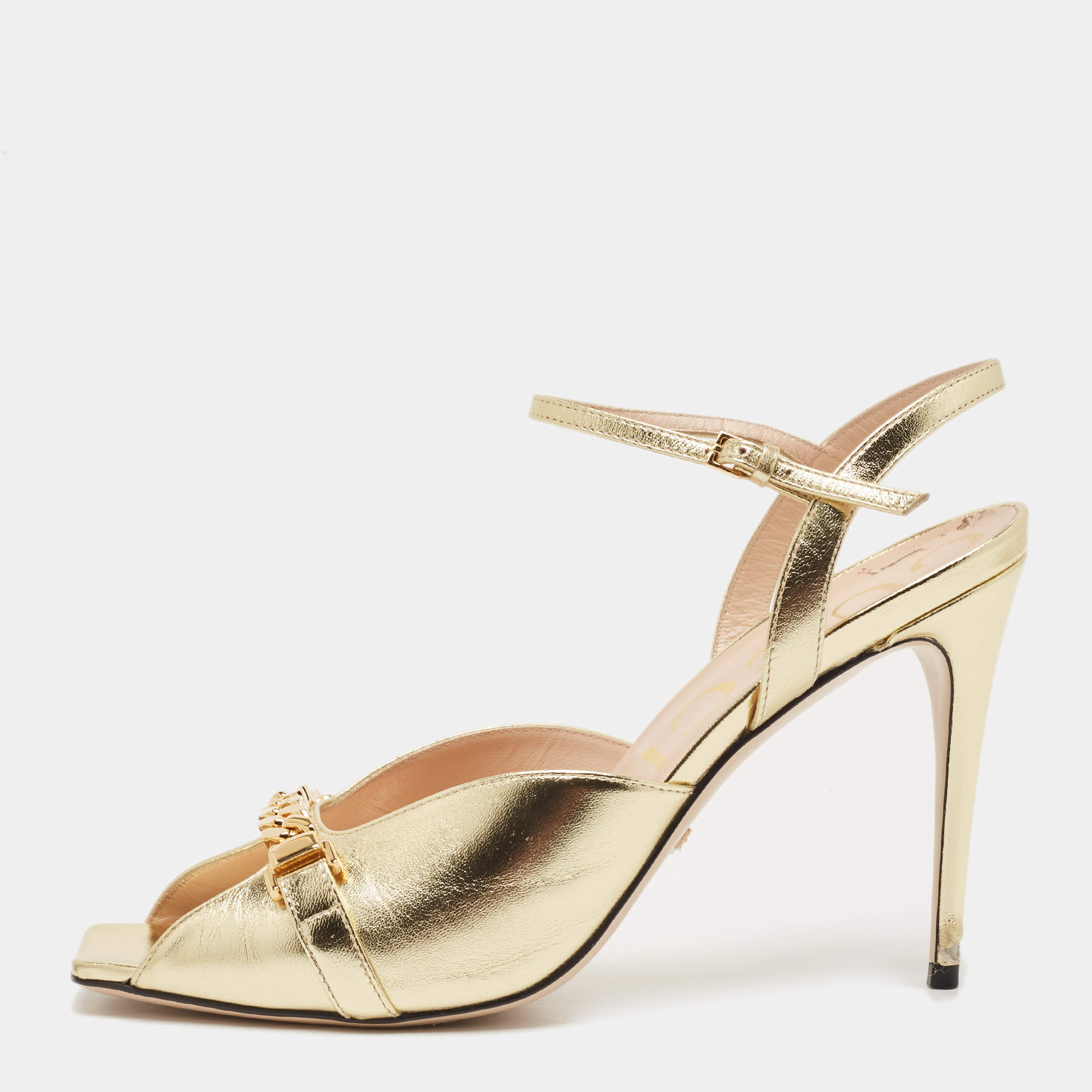 مملوكة مسبقًا Gucci Gold Leather Chain Detail Sylvie Sandals Size 41