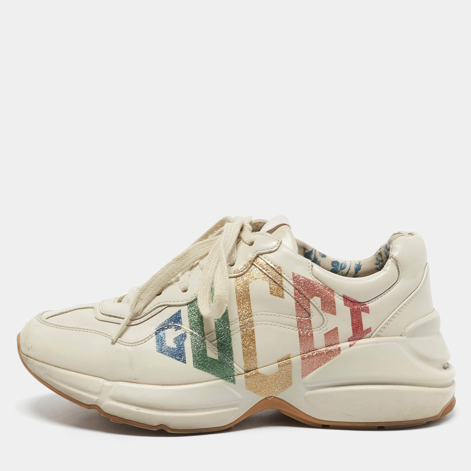مملوكة مسبقًا Gucci Cream Leather Glitter Logo Rhyton Sneakers Size 37.5