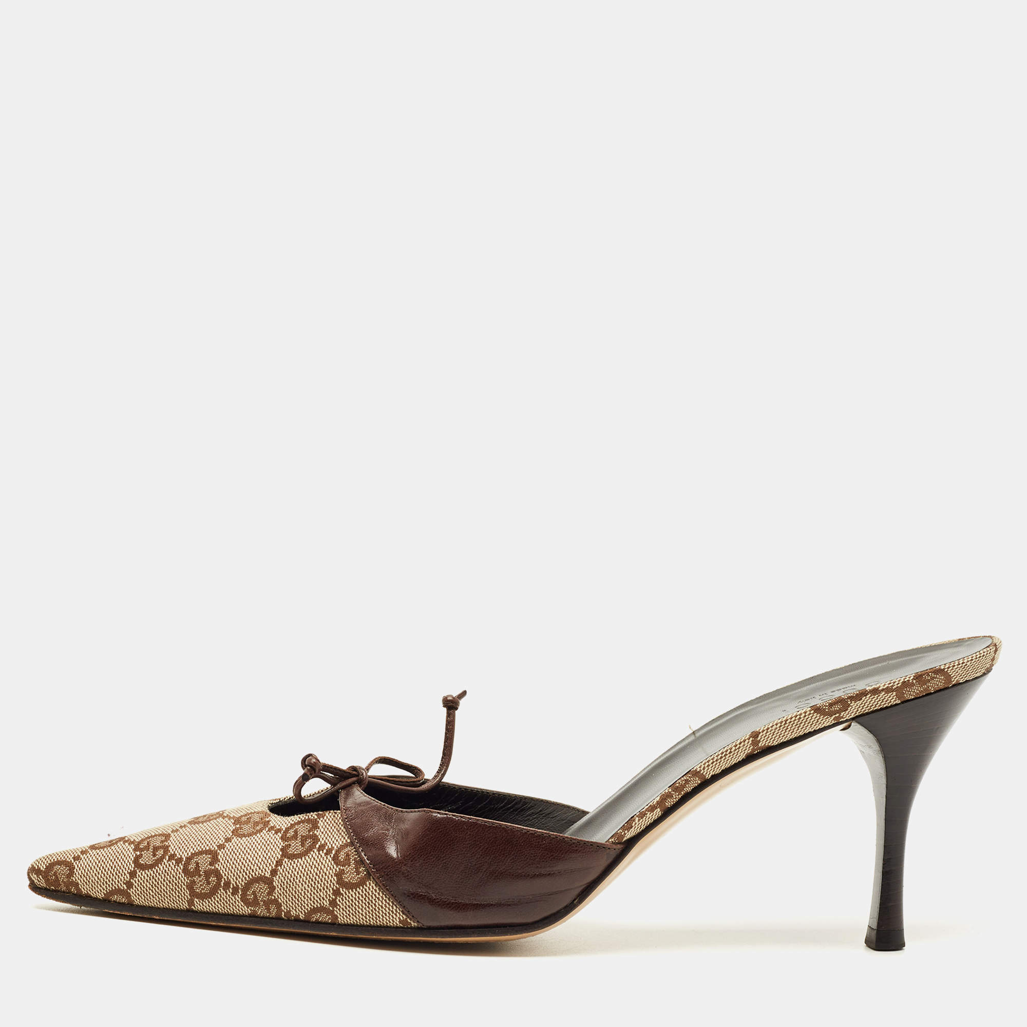 مملوكة مسبقًا Gucci Brown/Beige GG Canvas Pointed Toe Mules Size 40