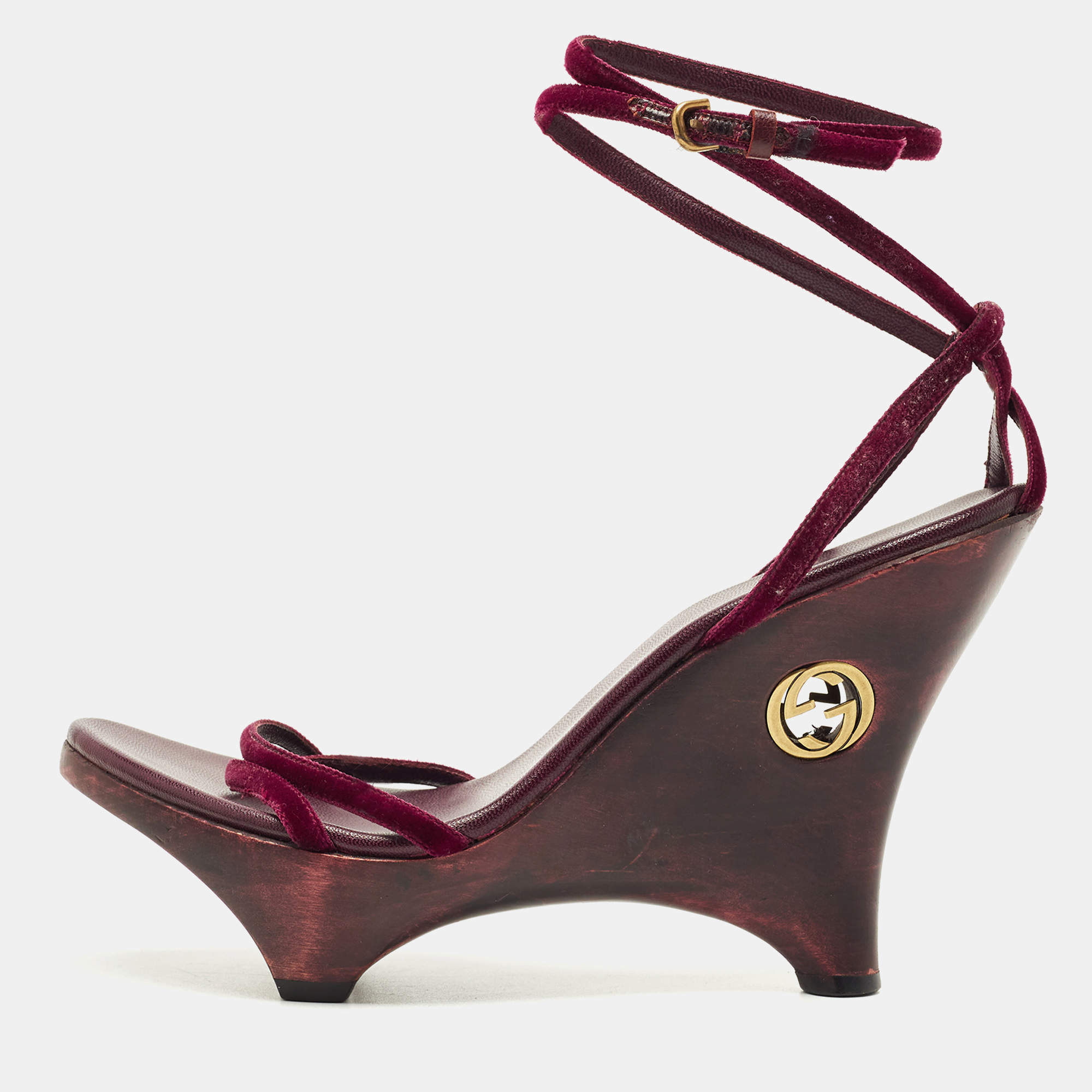 مملوكة مسبقًا Gucci Burgundy Velvet Ankle Strap Wedge  Sandals Size 38