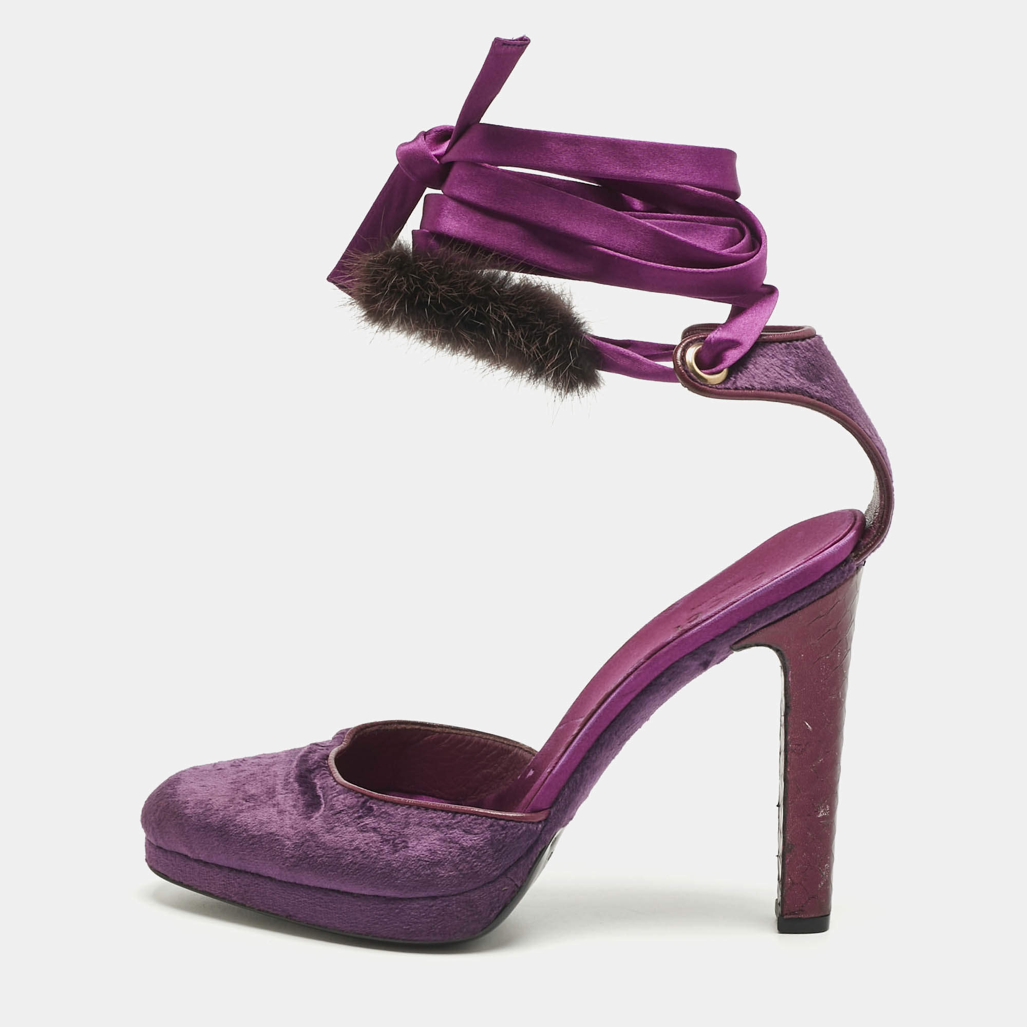 مملوكة مسبقًا صندل غوتشي فرو مينك وقطيفة بنفسجي بحزام للكاحل مقاس 37.5